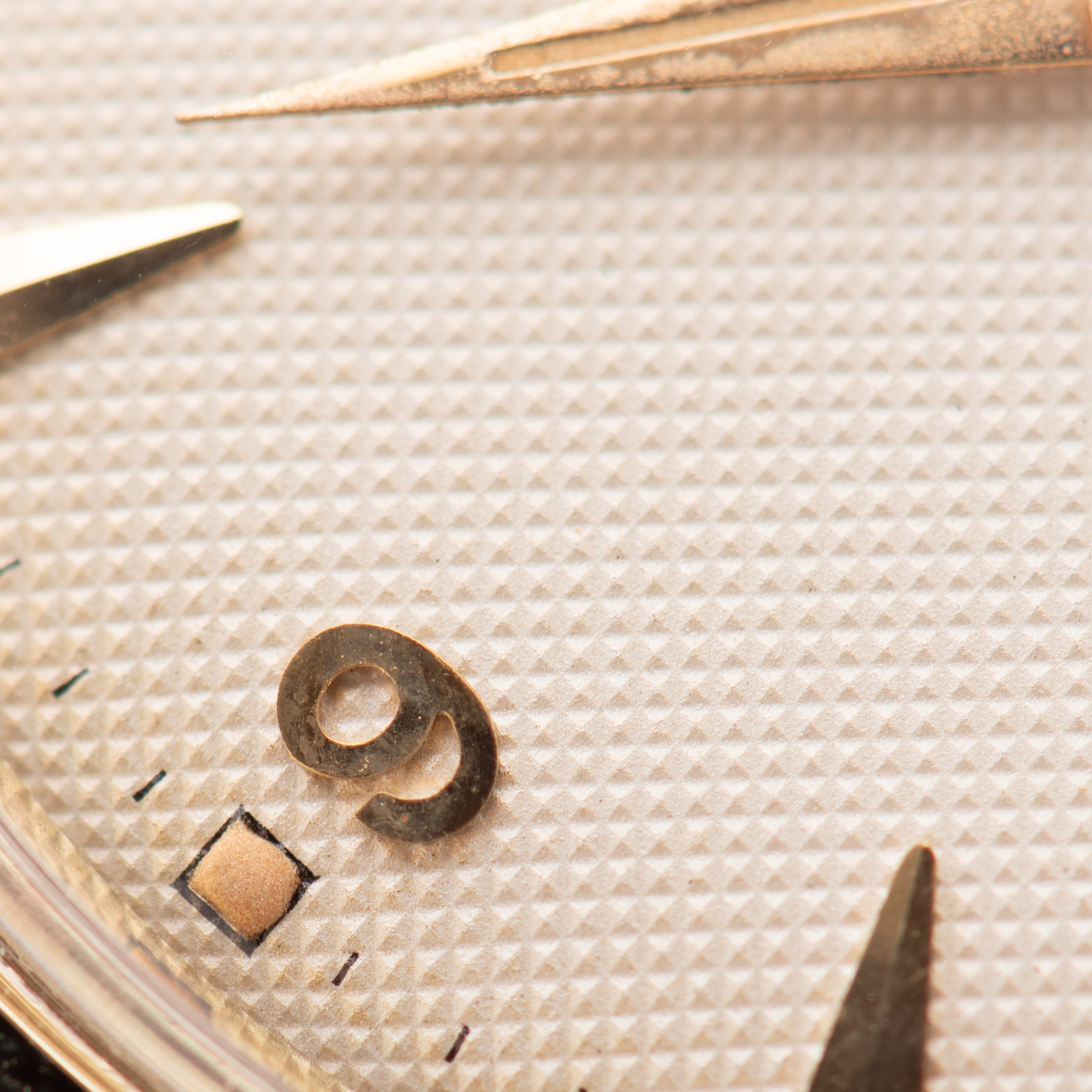 Vue de Omega Seamaster Automatic Bumper Beefy Lugs "Honeycomb dial" 1952 réf 2576-21