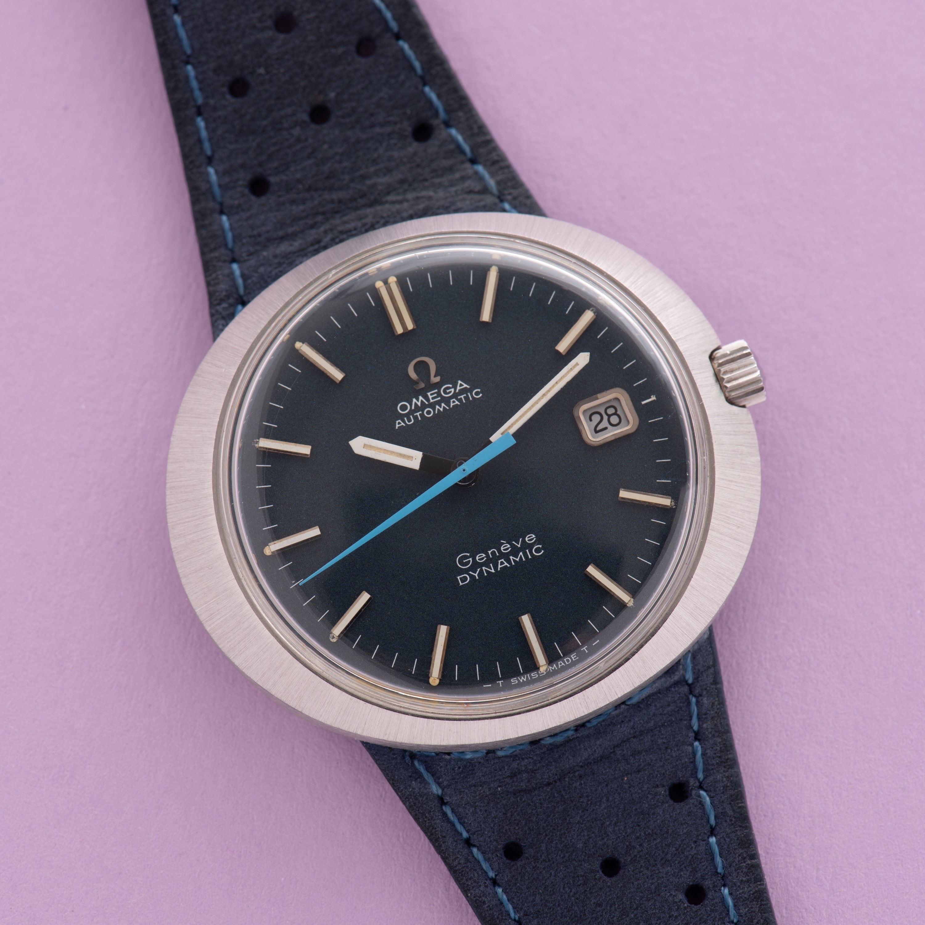 Vue de Omega Genève Dynamic Automatic Blue Dial from 1969 Réf 166.039 cal 565