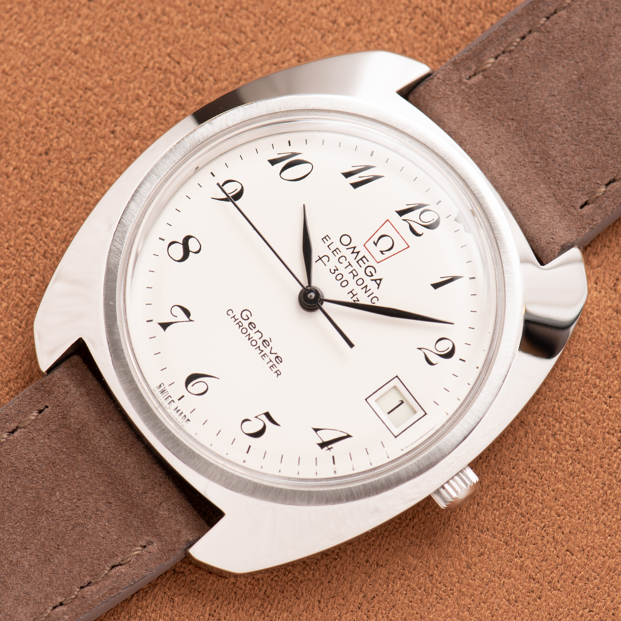 Vue de Omega Electronic F300 Hz Genève Chronometer White Breguet Dial Réf 198.030