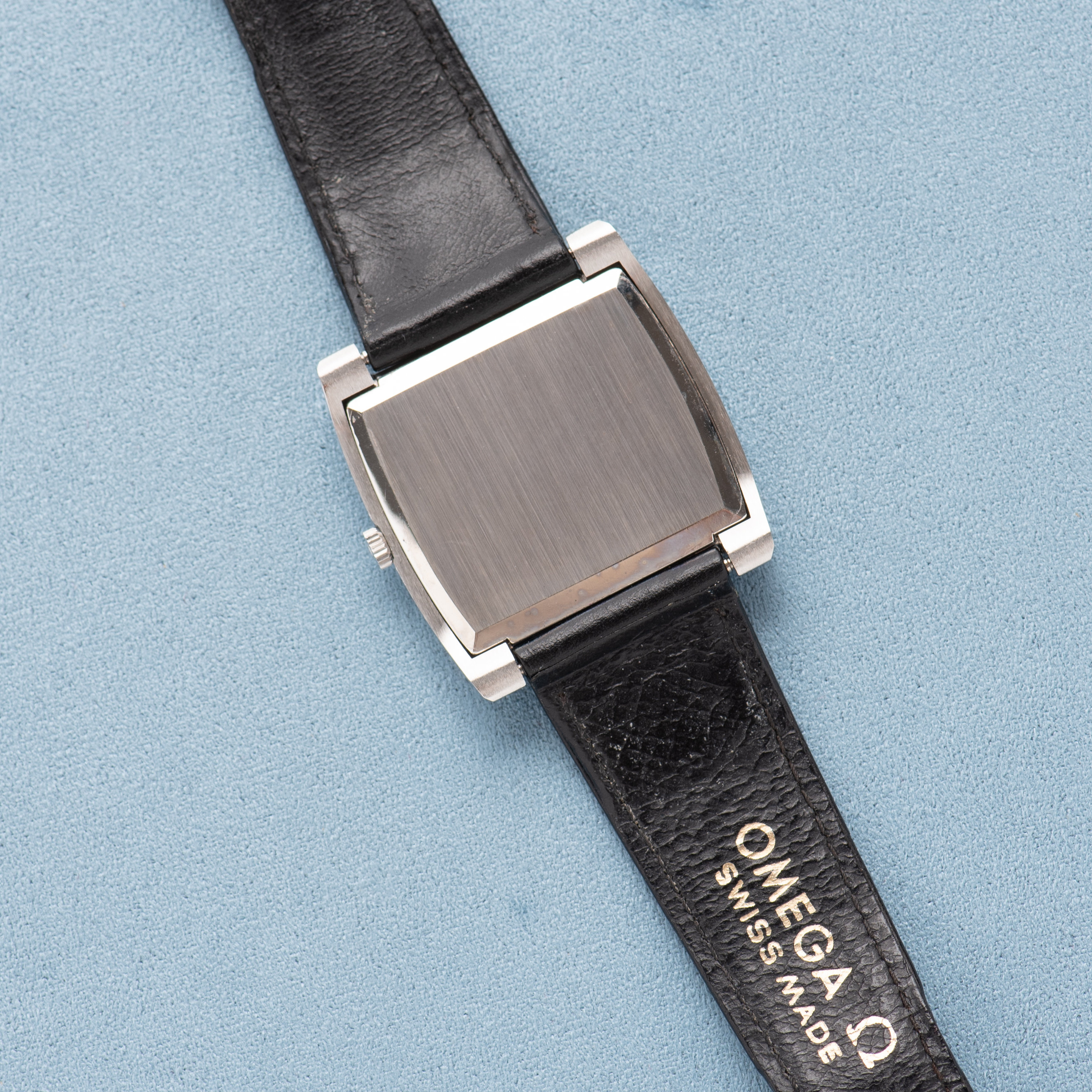 Vue de Omega Genève Oversize Silver Dial New Old Stock Réf 111.0109 from 1971