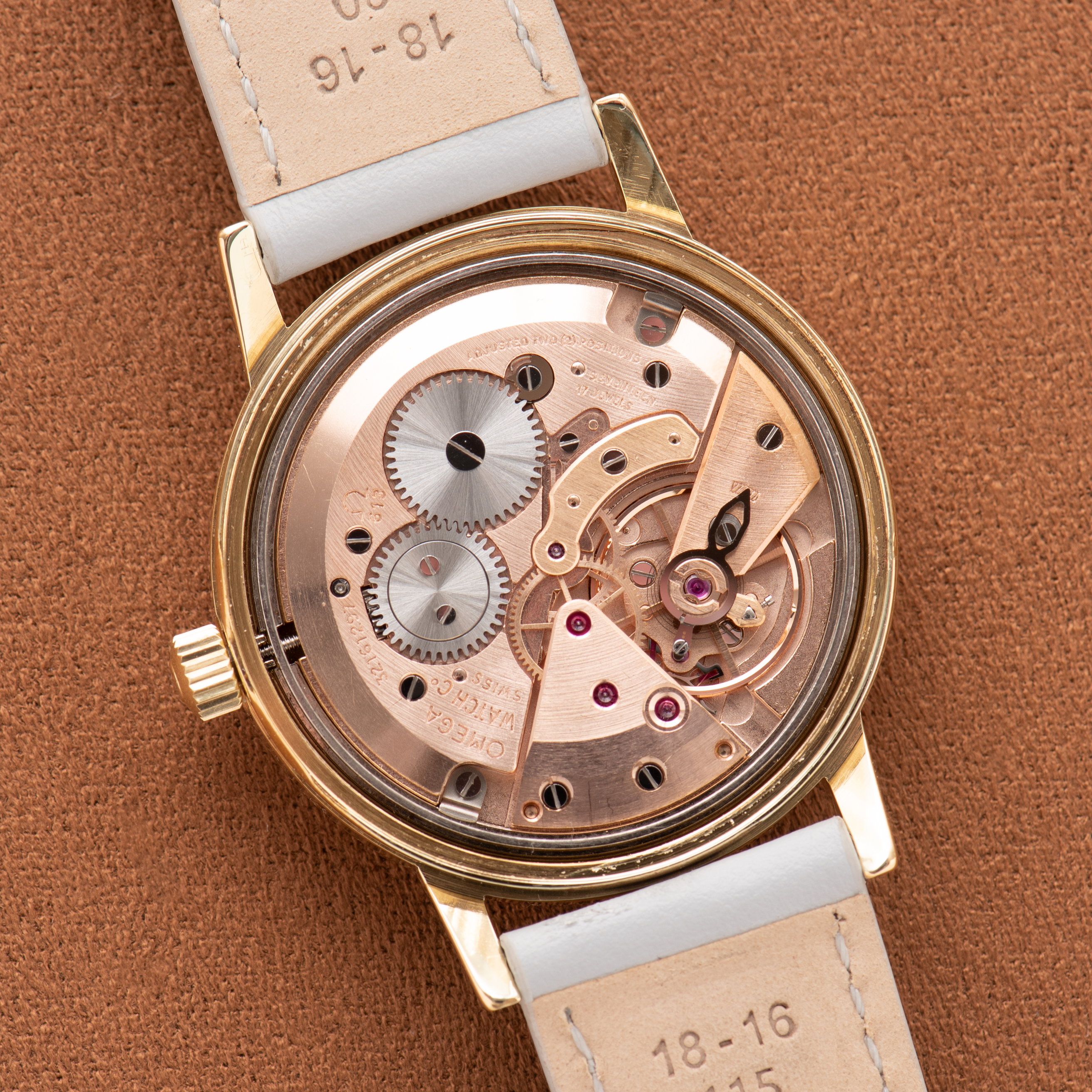 Vue de Omega Genève Date Gold Dial Réf 136.070 from 1970
