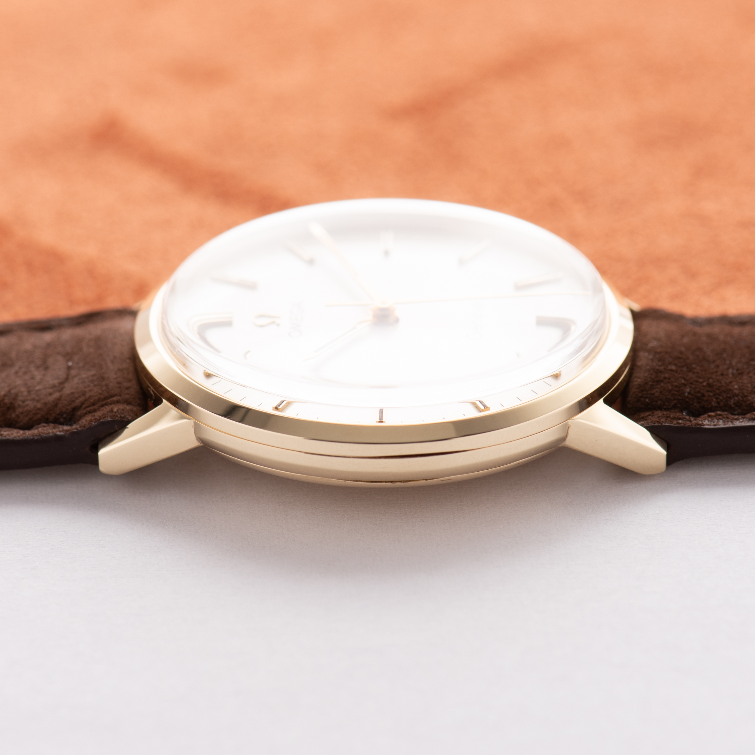 View of Omega Genève Dress Watch 14K Yellow Gold from 1970 Réf 131.041