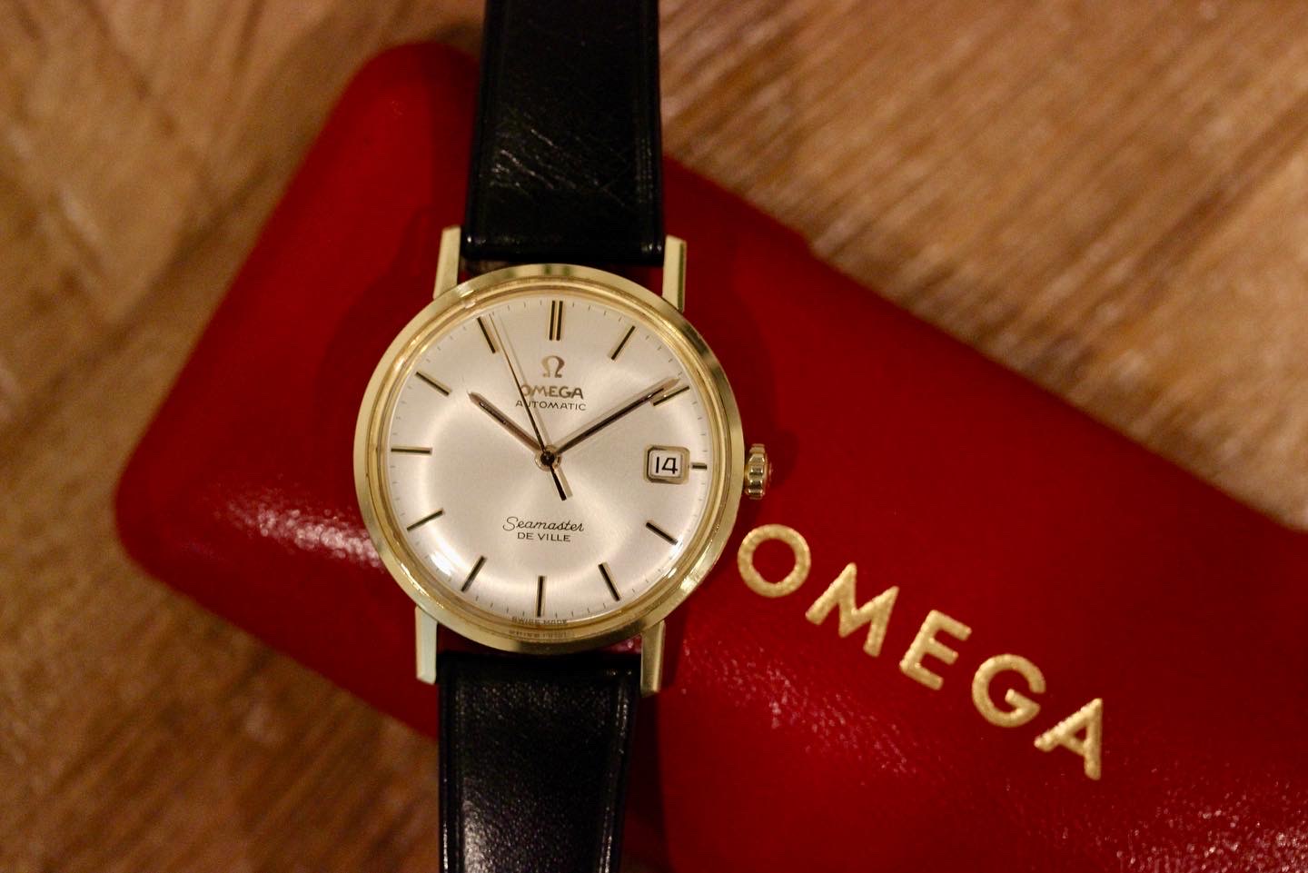 Zicht op Omega Automatic Seamaster Gold City 18k 0,750 Ref 166.020