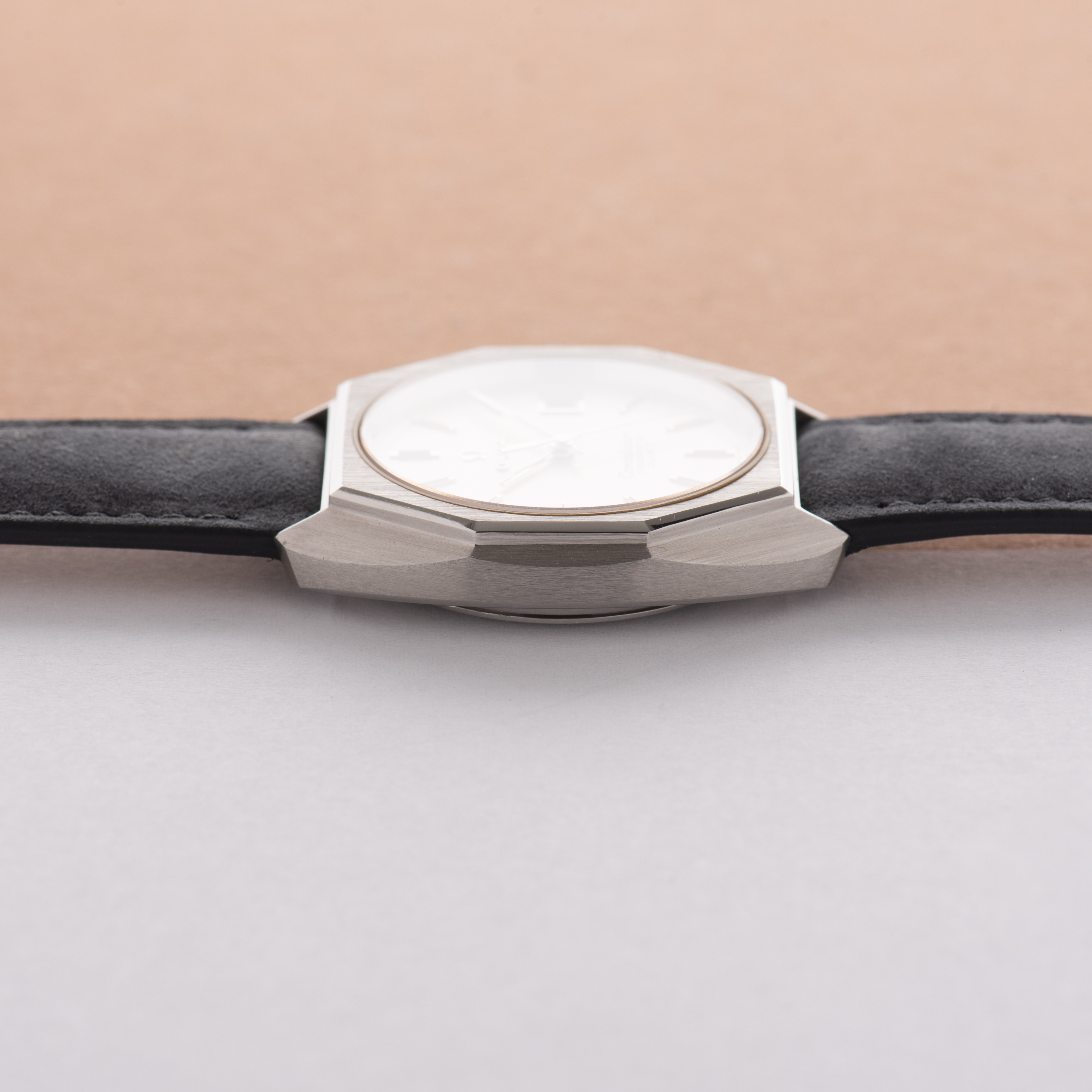 Zicht op Omega Constellation Chronometer Quartz vanaf 1977 Ref 198/114