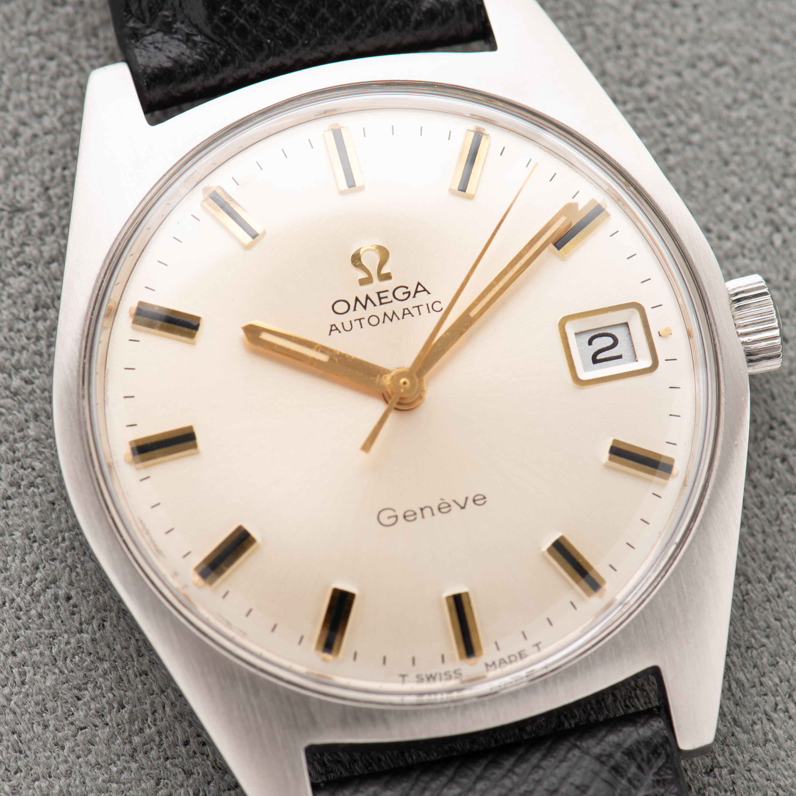 Zicht op Omega Automatic Genève Creme Dial réf 166.041 from 1968
