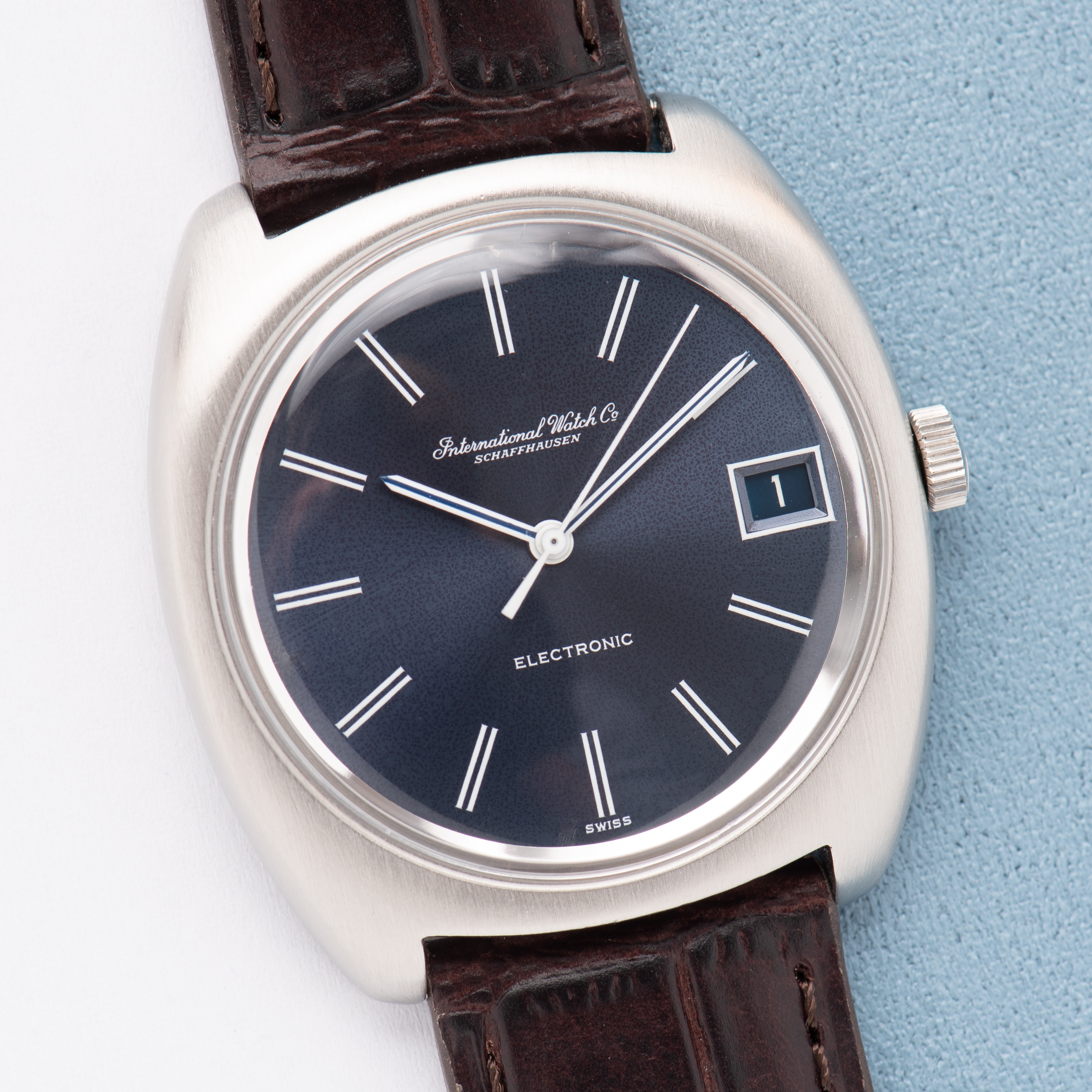 Vue de IWC International Watch Co SchaffHaussen Blue Dial Electronic réf 2030787