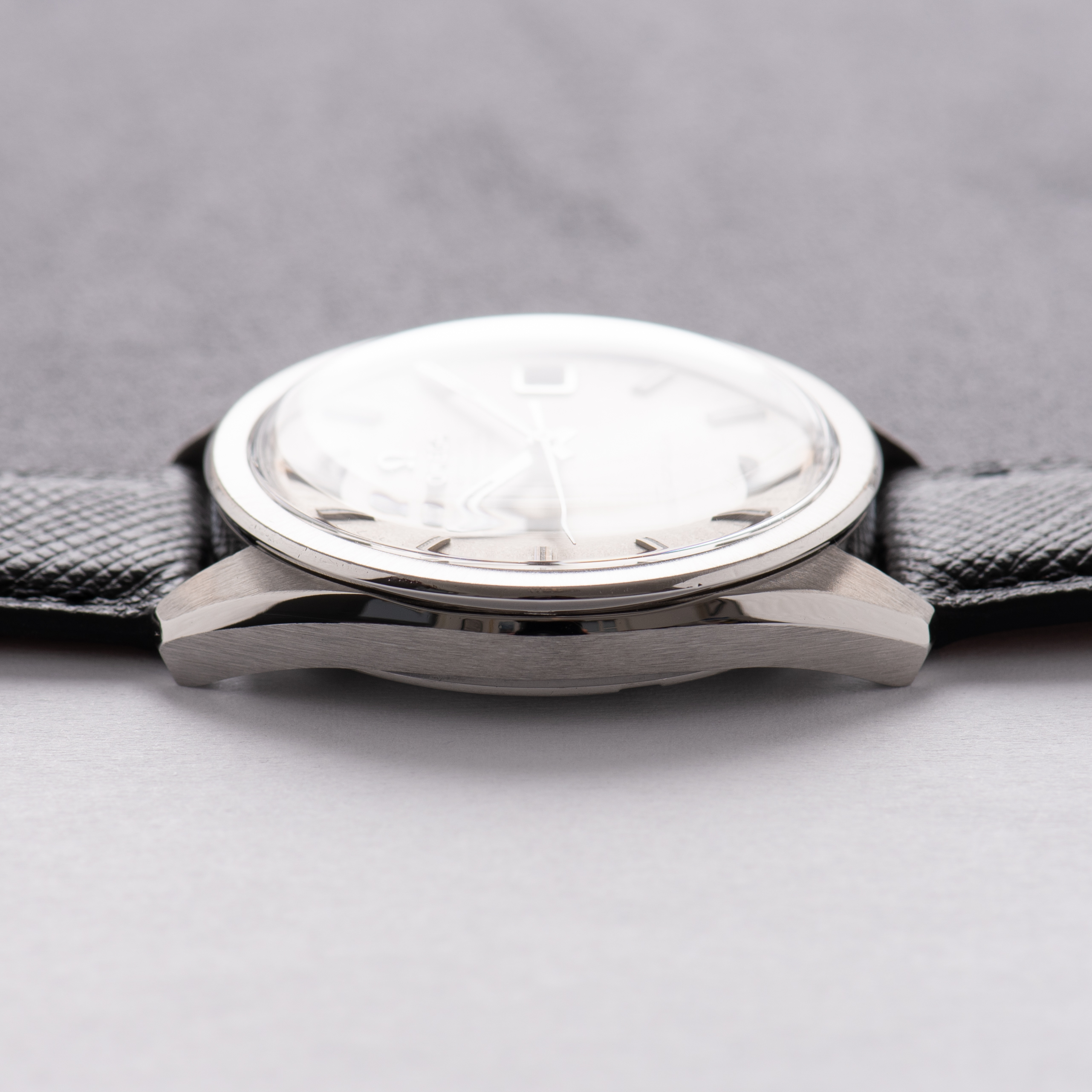 Zicht op Omega Automatic Chronometer Officialy Certified Seamaster ref 168.022/166.028