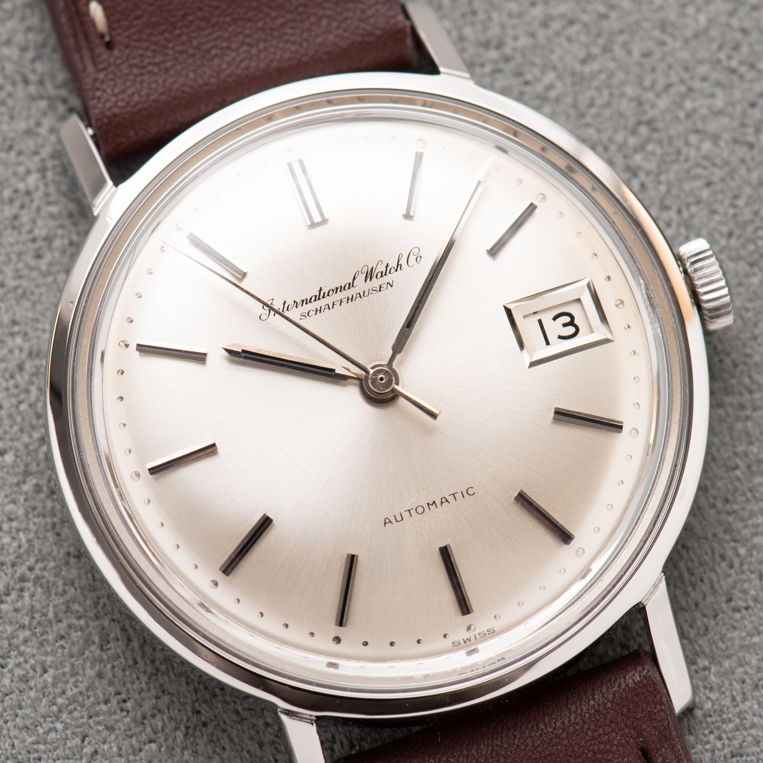 Vue de IWC International Watch Co Schaffhausen Automatic Silver Dial cal 8541 réf R818A