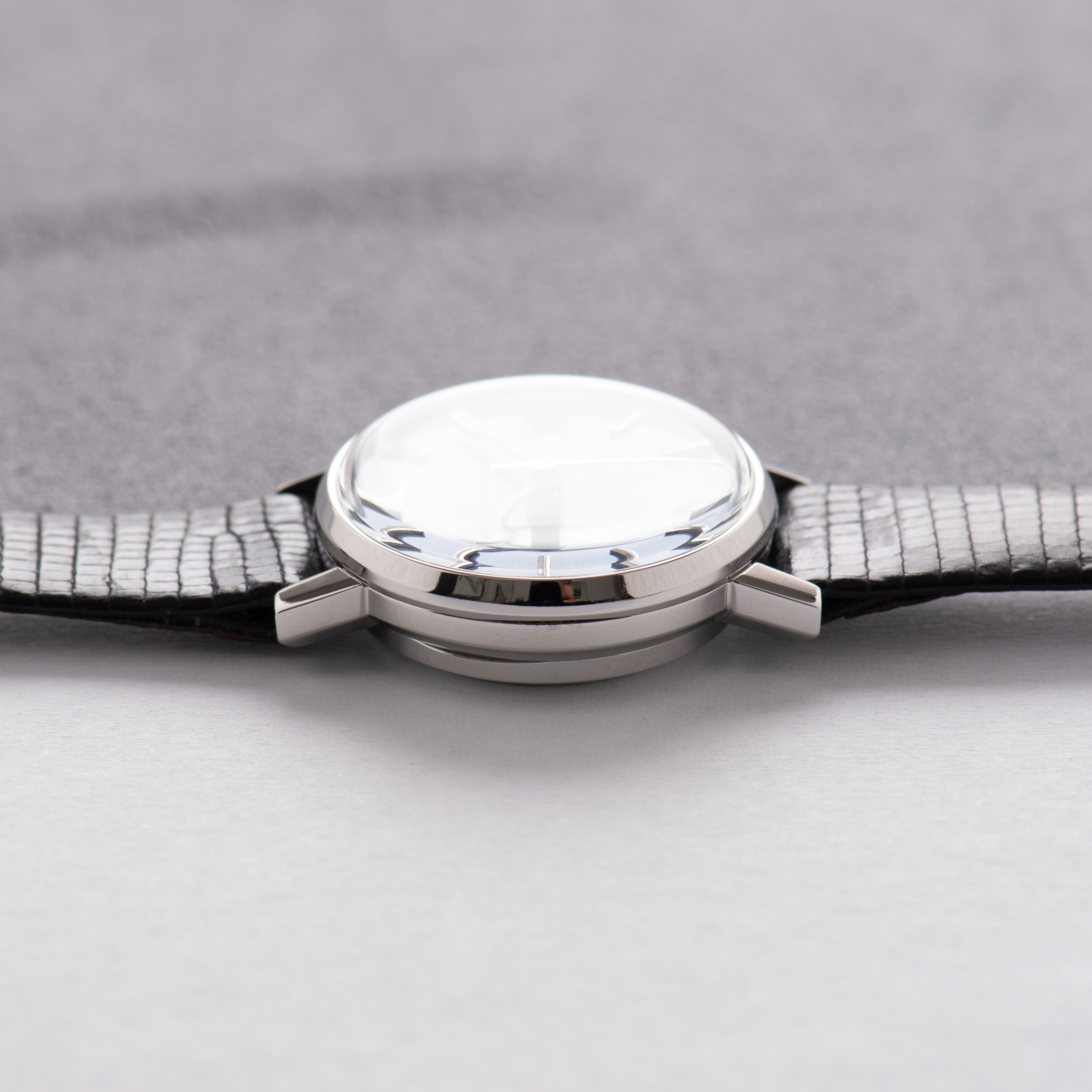 Vue de Omega Automatic Geneve Blue Dial réf 562.018 cal 684 from 1972