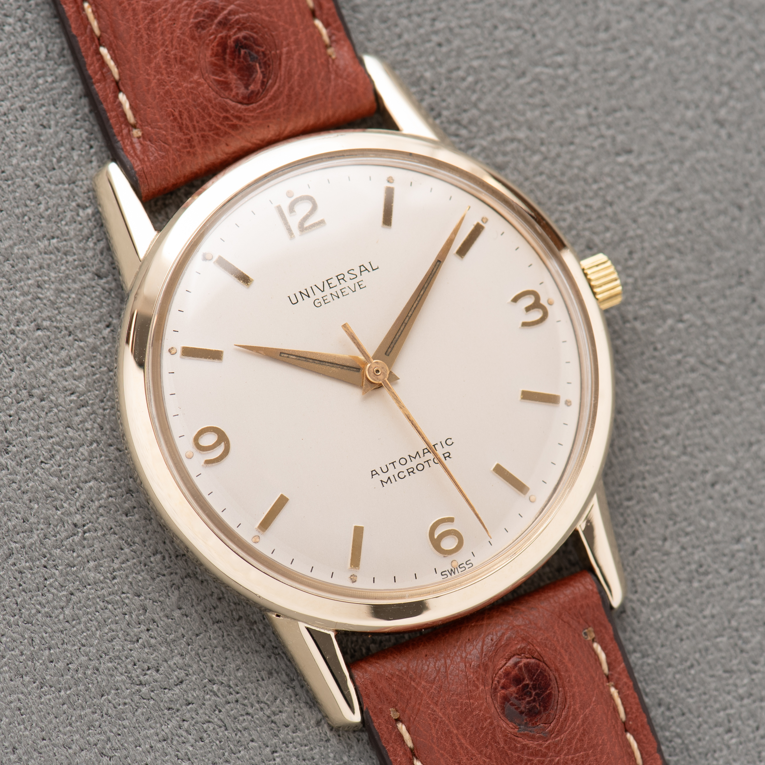 Vue de Universal Genève Automatic Micro-rotor cal 215 GoldFilled 10K Réf 3670121