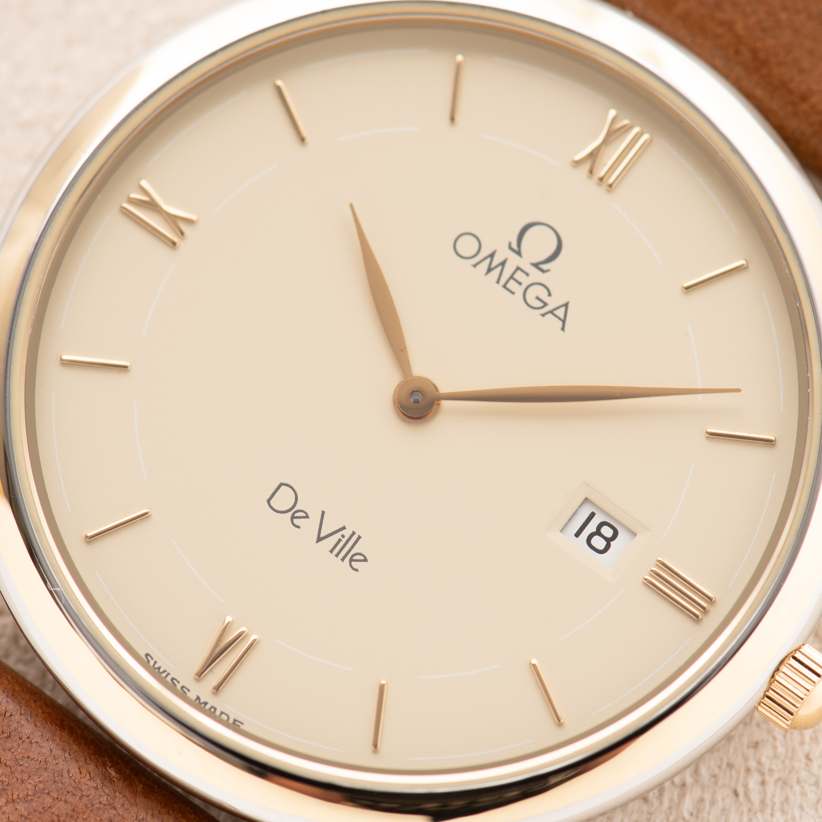 View of Omega De Ville Quartz Gold Steel Creme Dial Réf 196.2379 Full set from 1/09/1995