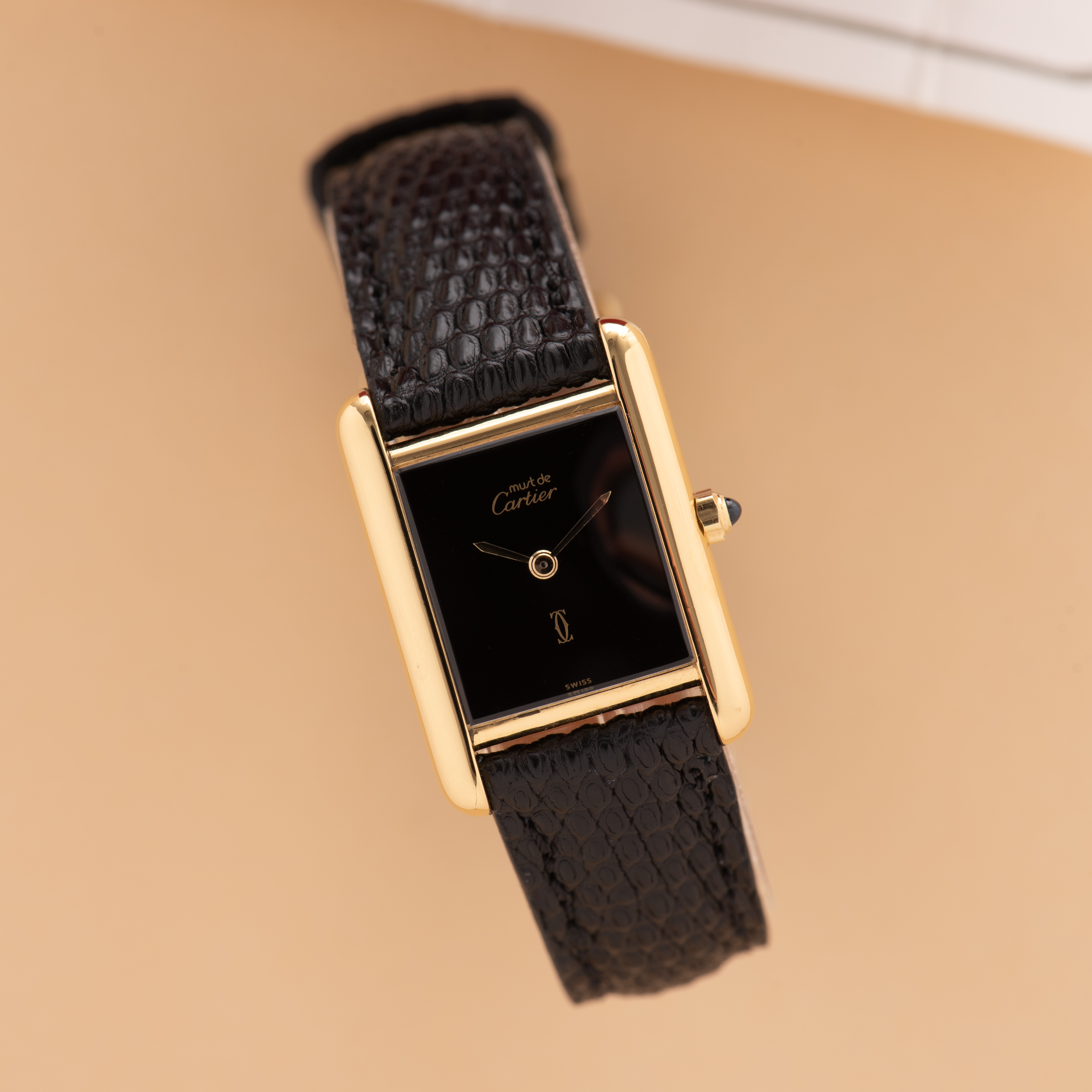 Zicht op Cartier Tank De Must Vermeil Petite Model Black PM Réf 3 66001
