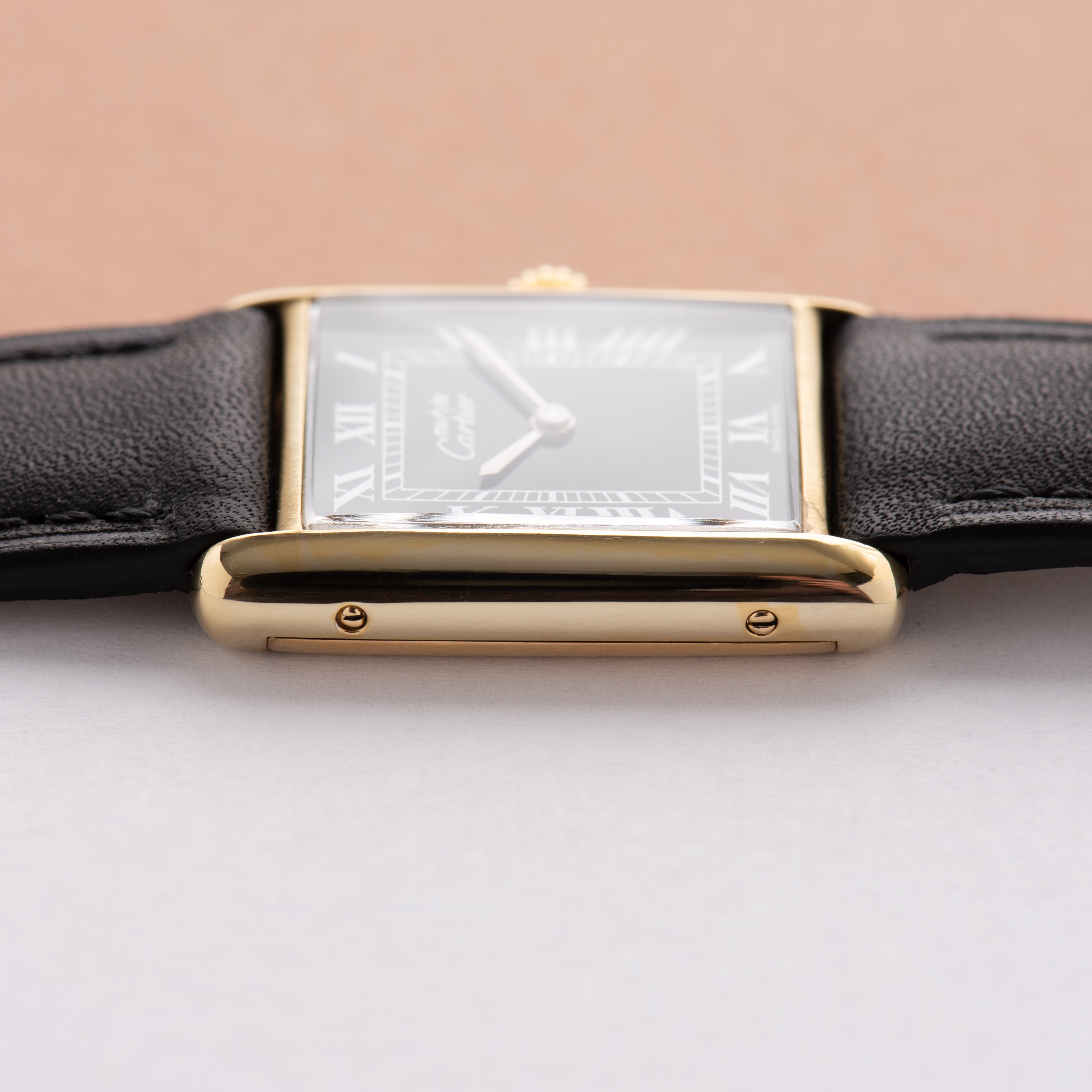 Zicht op Cartier Tank De Must Vermeil GM Black Dial cal 78-1