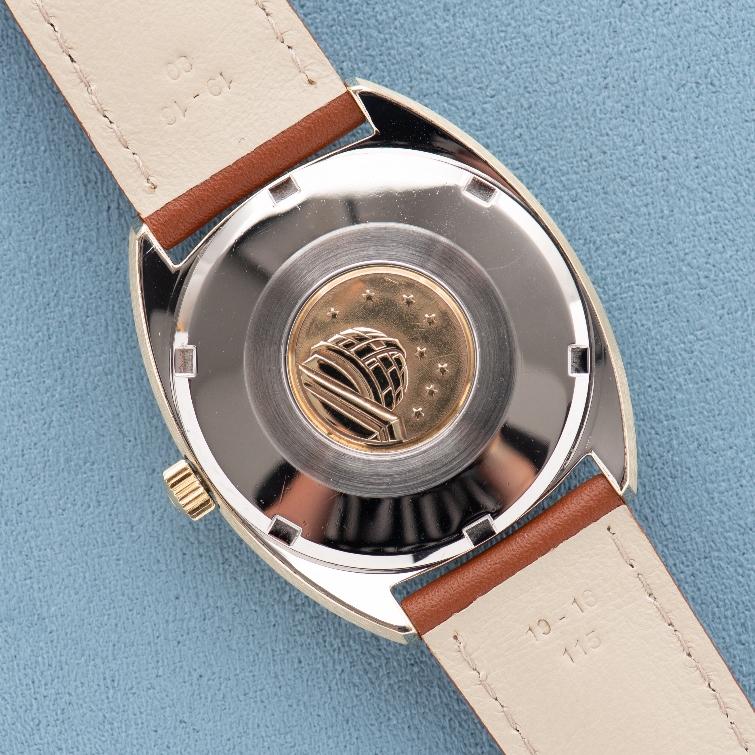 Zicht op Omega Constellation Chronometer C-vorm 14K Gold Capped from 1969 Ref 168.017
