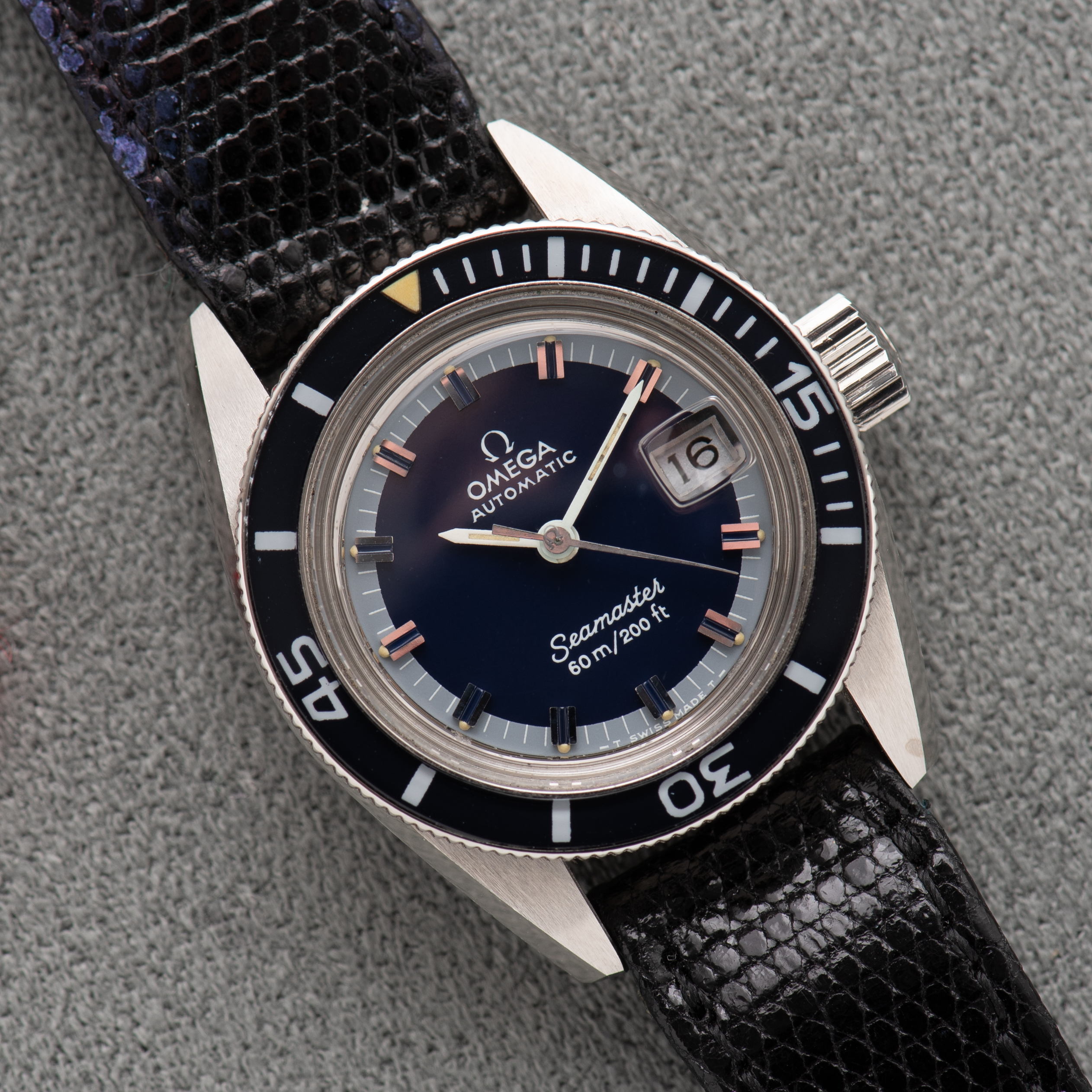 View of Omega Automatic Seamaster 60m/200 ft réf 566.024 New Old Stock from 1969