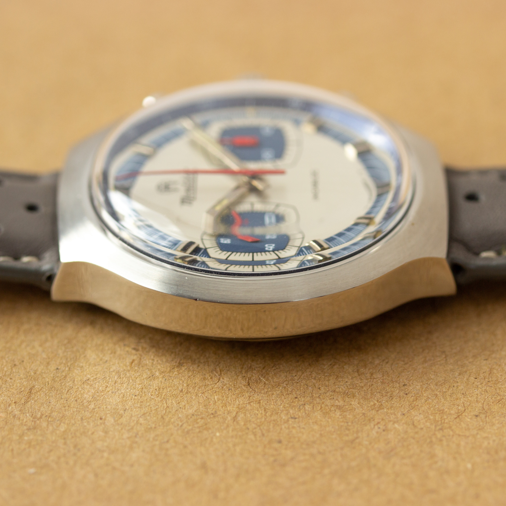 Vue de Montdor Chronographe incabloc valjoux 7733