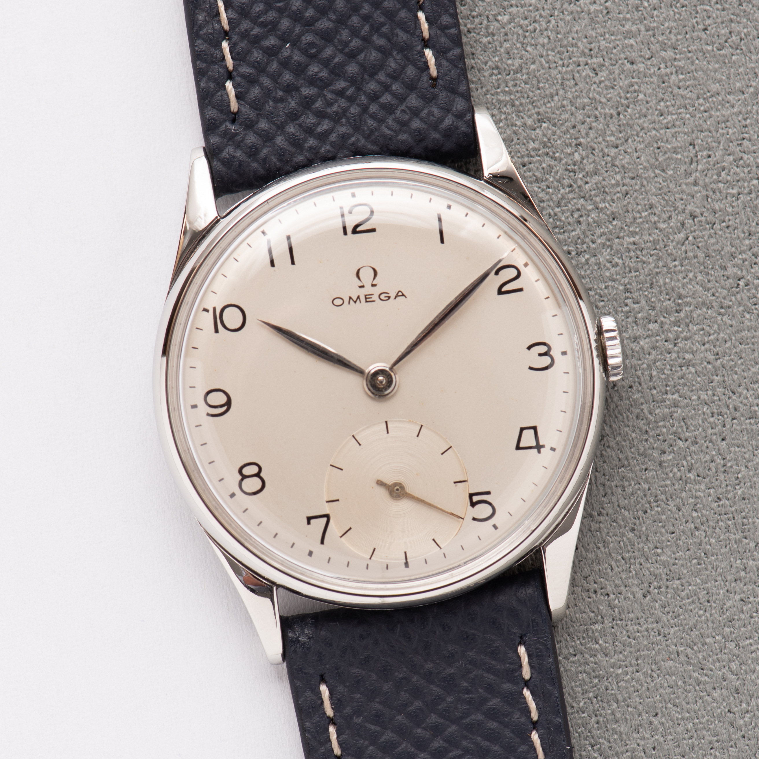 View of Omega Dress Watch Steel réf 2405-2 from 1944