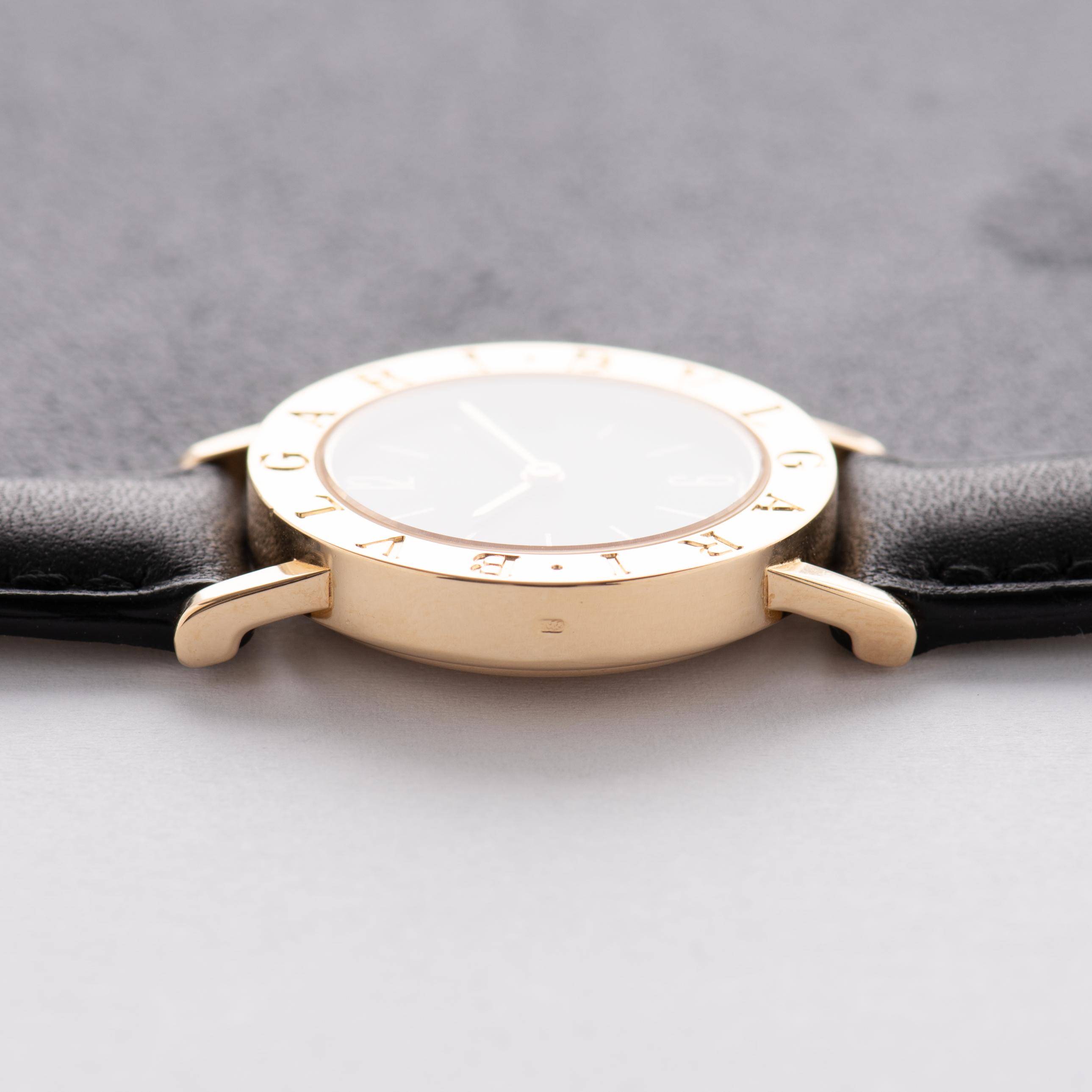 Zicht op Bulgari Quartz BB26S Gold 18K
