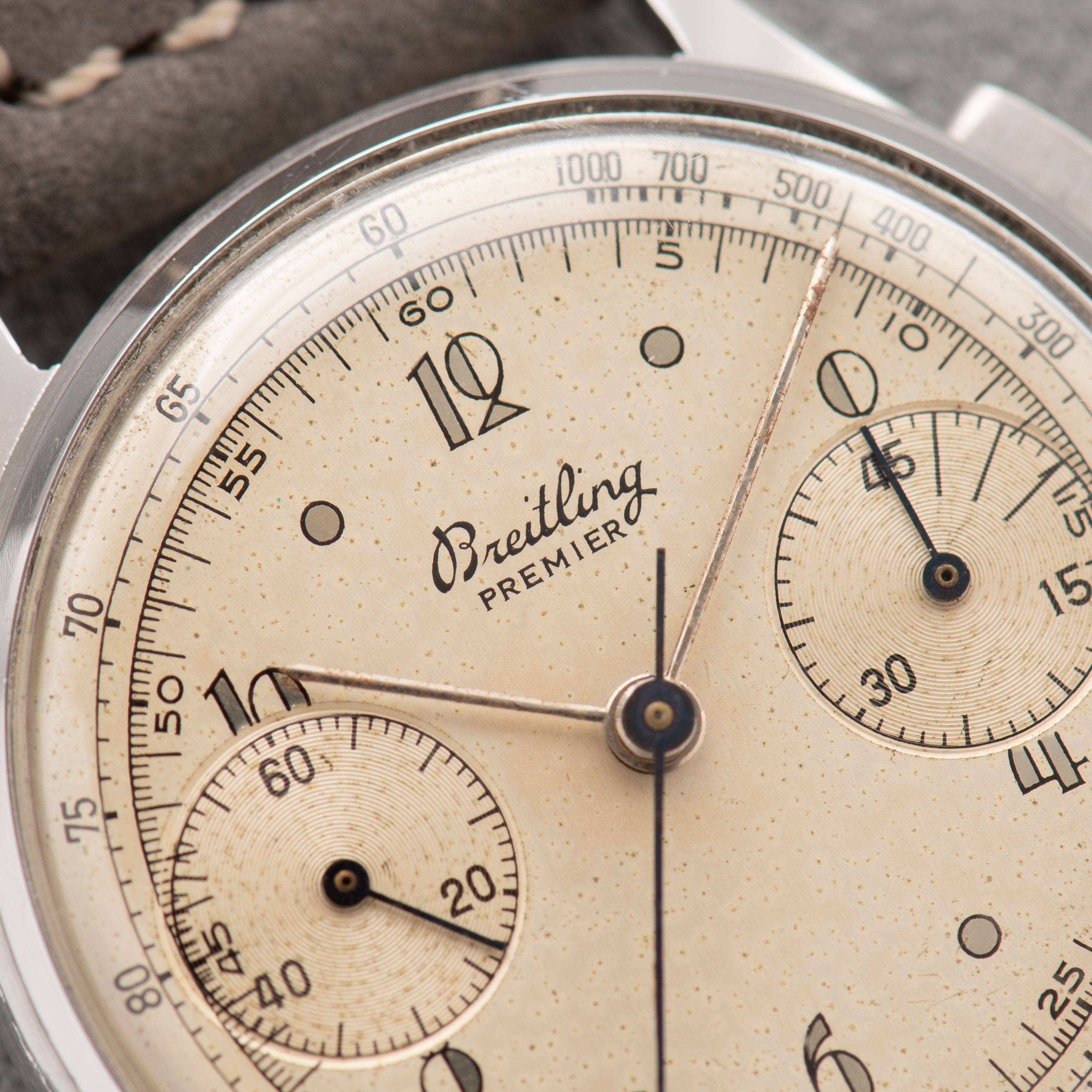 Vue de Breitling Premier Chronograph Unpolished Crème Dial Venus 150 Réf 789 from 1950
