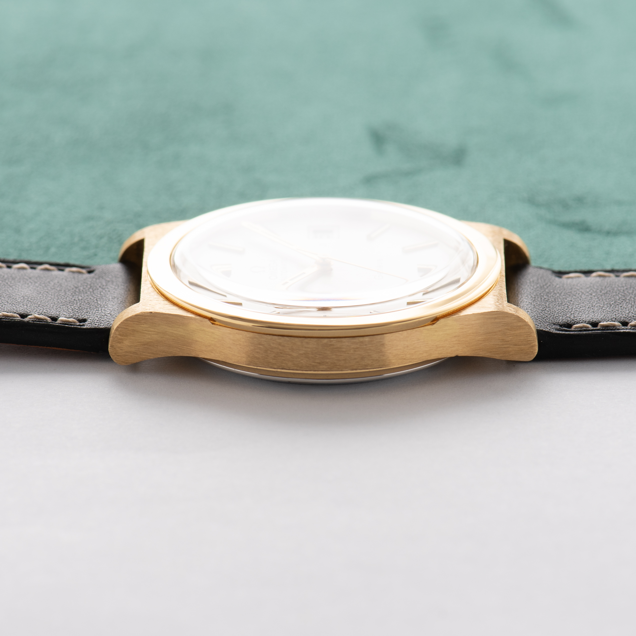 Vue de Omega Genève Automatique Date Réf 166.0168 from 1974