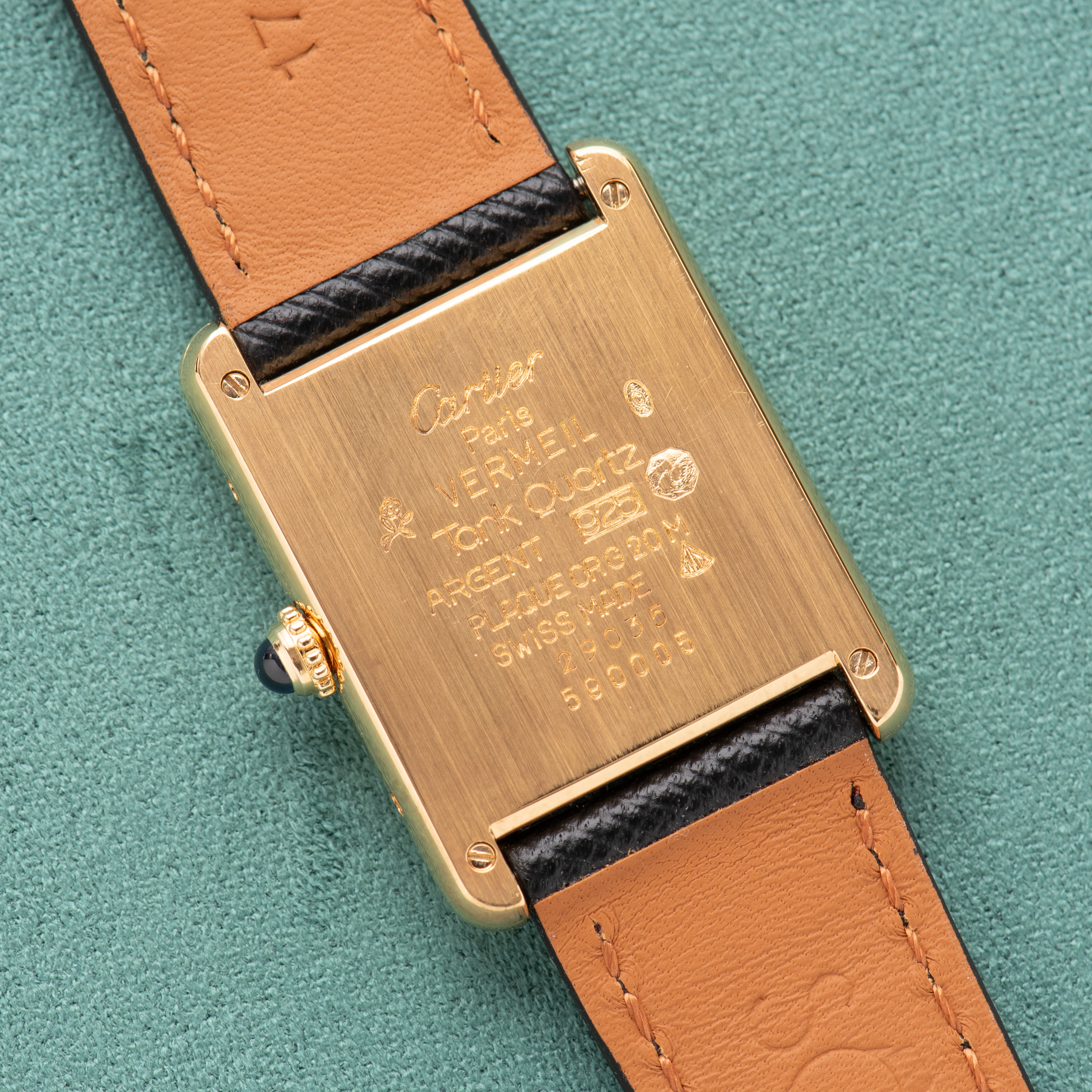 Zicht op Cartier Tank De Must Vermeil GM Lemon Roman dial Ref 590005 vanaf 1980-1990