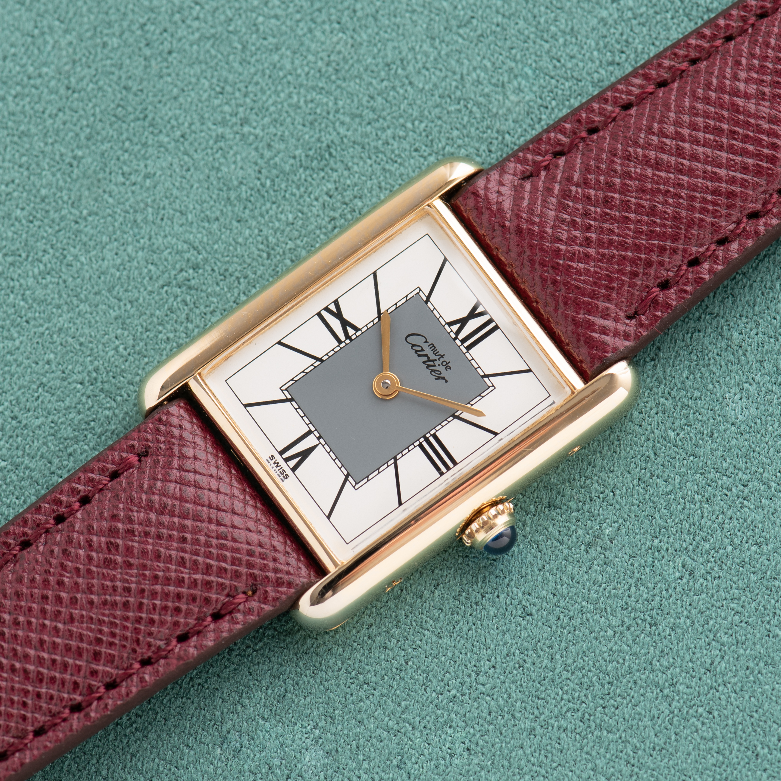 Vue de Cartier Tank De Must Vermeil GM Full Set Réf 590005