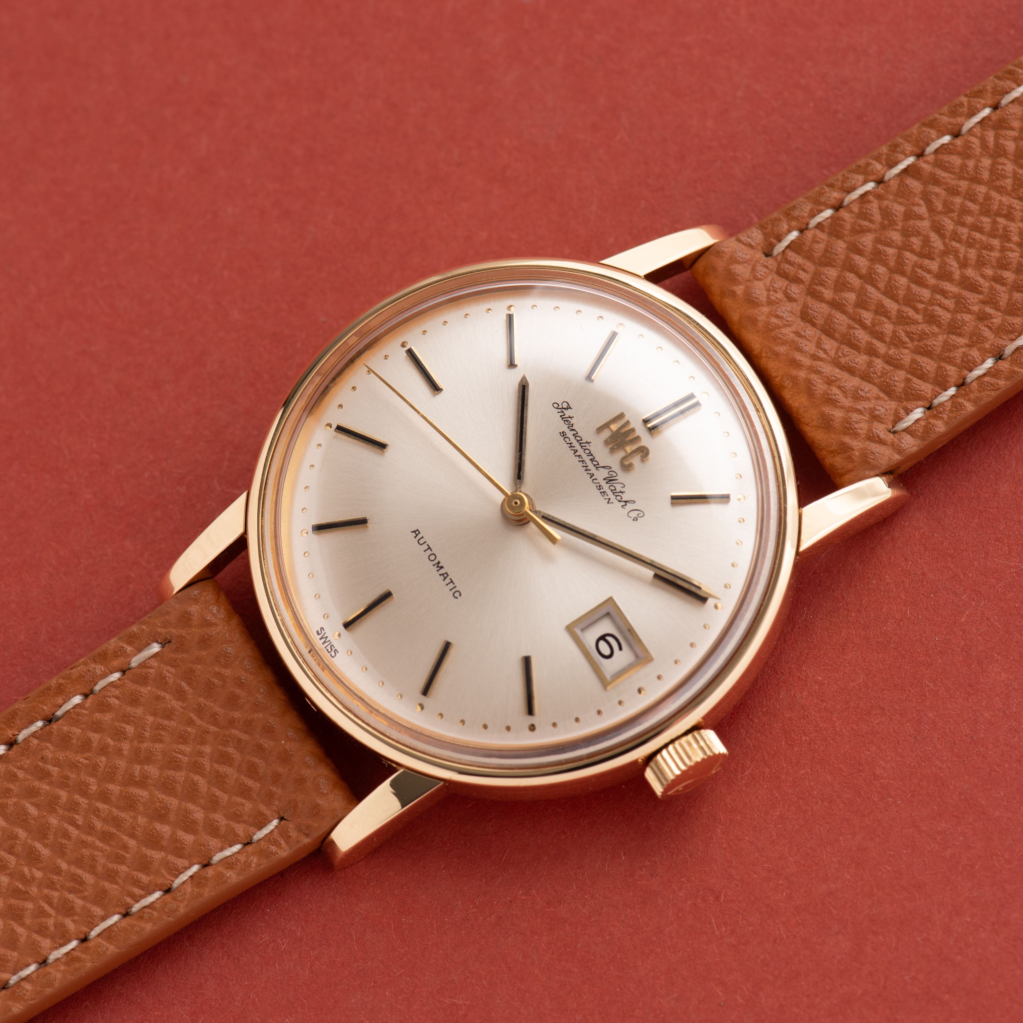 Zicht op IWC International Watch Co Schaffhausen Automatic Gold 18K cal 8541 réf 802A