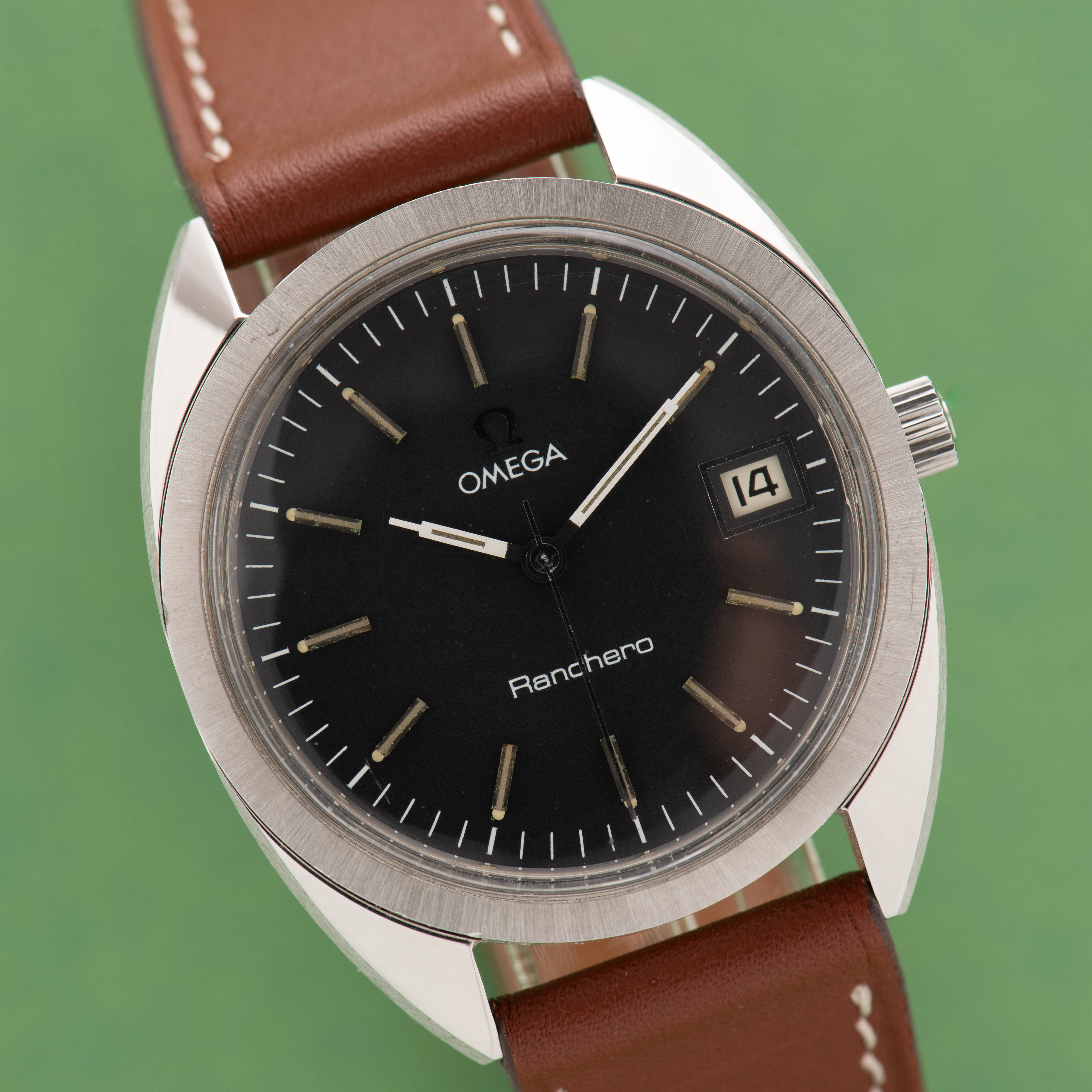 Zicht op Omega Ranchero Automatic Date "Belgian market" black dial réf 136.0106 from 1974