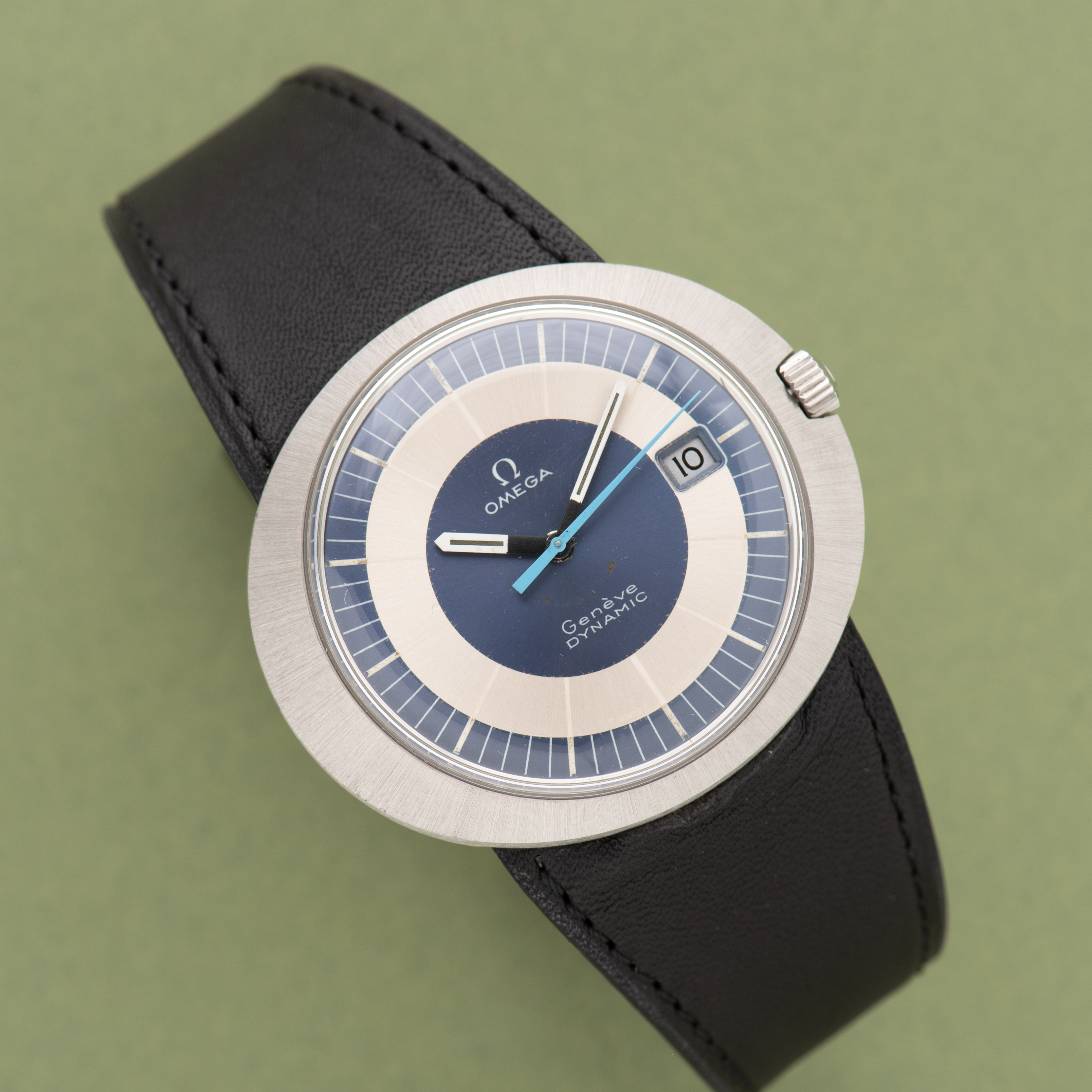 Zicht op Omega Geneva Dynamische blauwe/witte wijzerplaat Ref 135.333 vanaf 1970