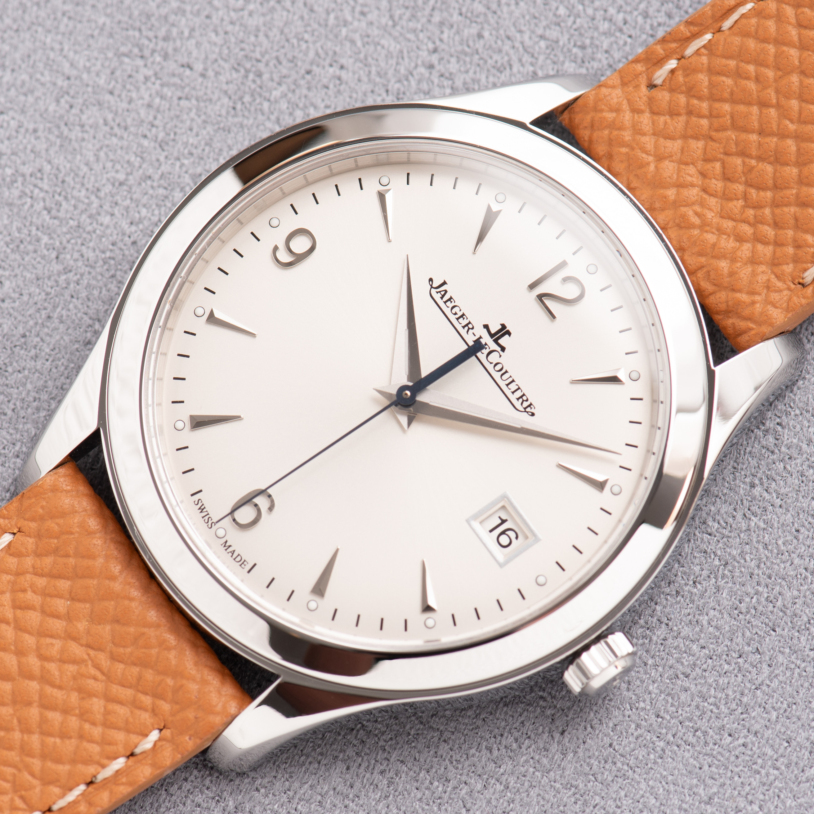 Vue de Jaeger-LeCoultre Master Control Date — Réf. Q1548420 — 2018
