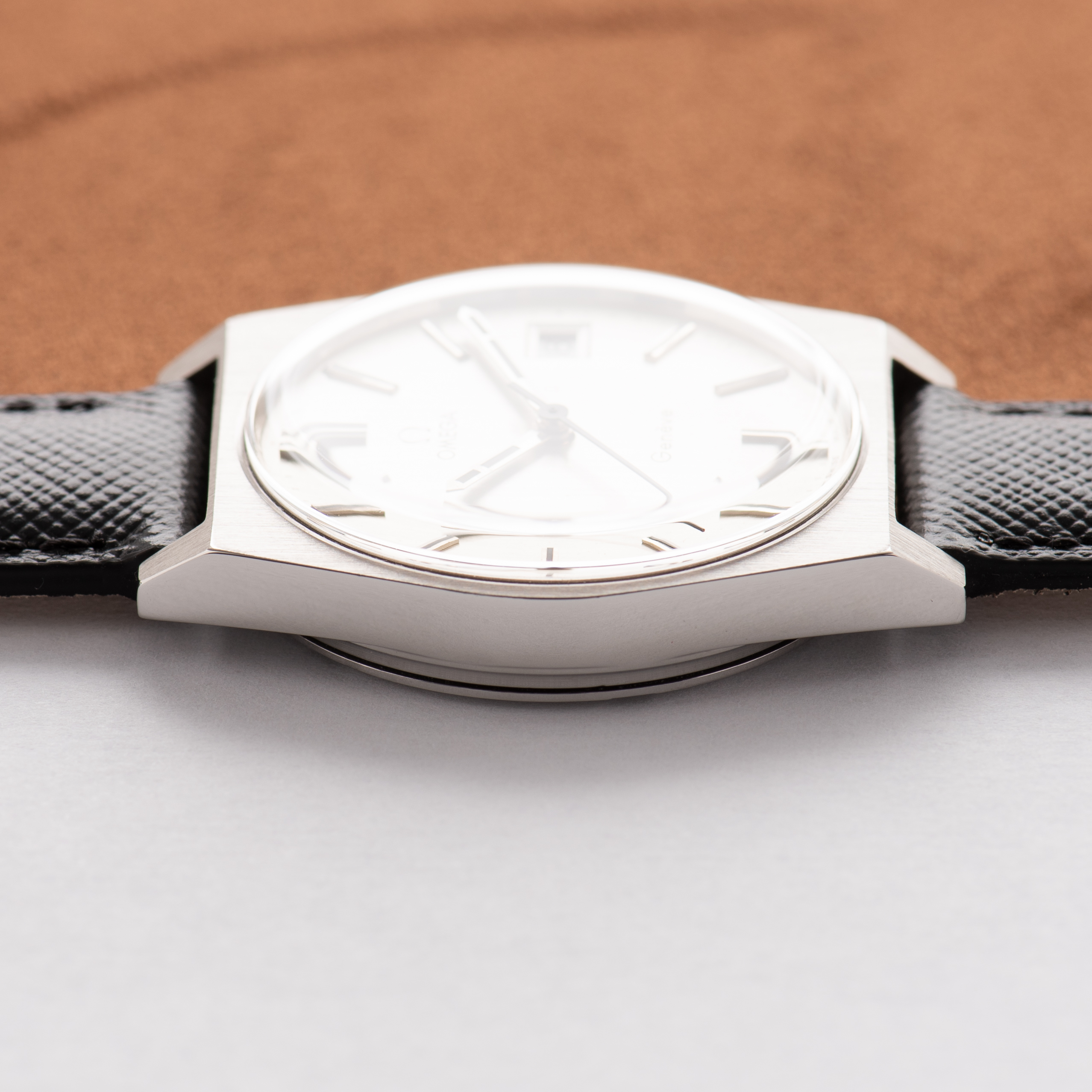 View of Omega Genève Date Silver Dial Réf 136.0049 from 1972