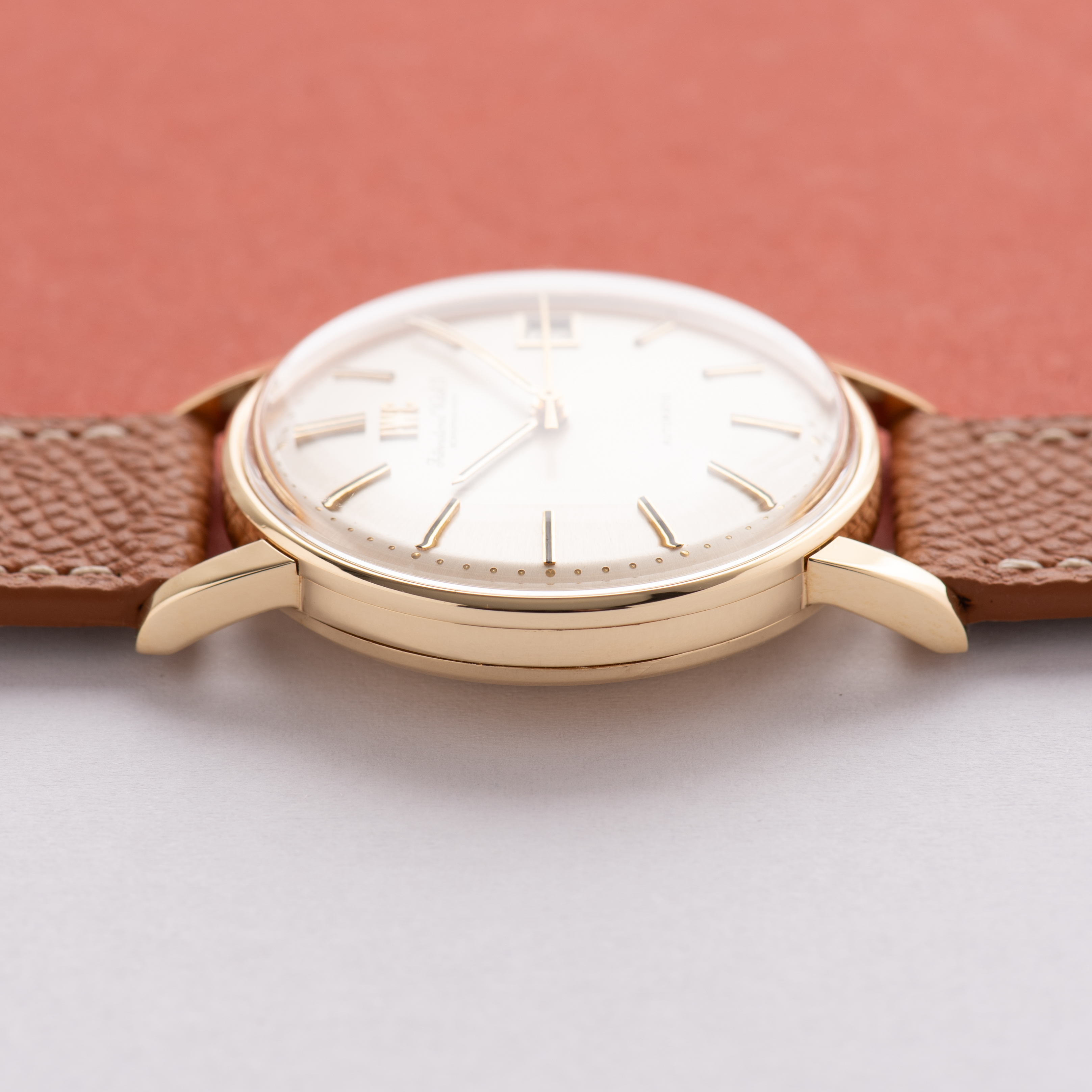 Zicht op IWC International Watch Co Schaffhausen Automatic Gold 18K cal 8541 réf 802A