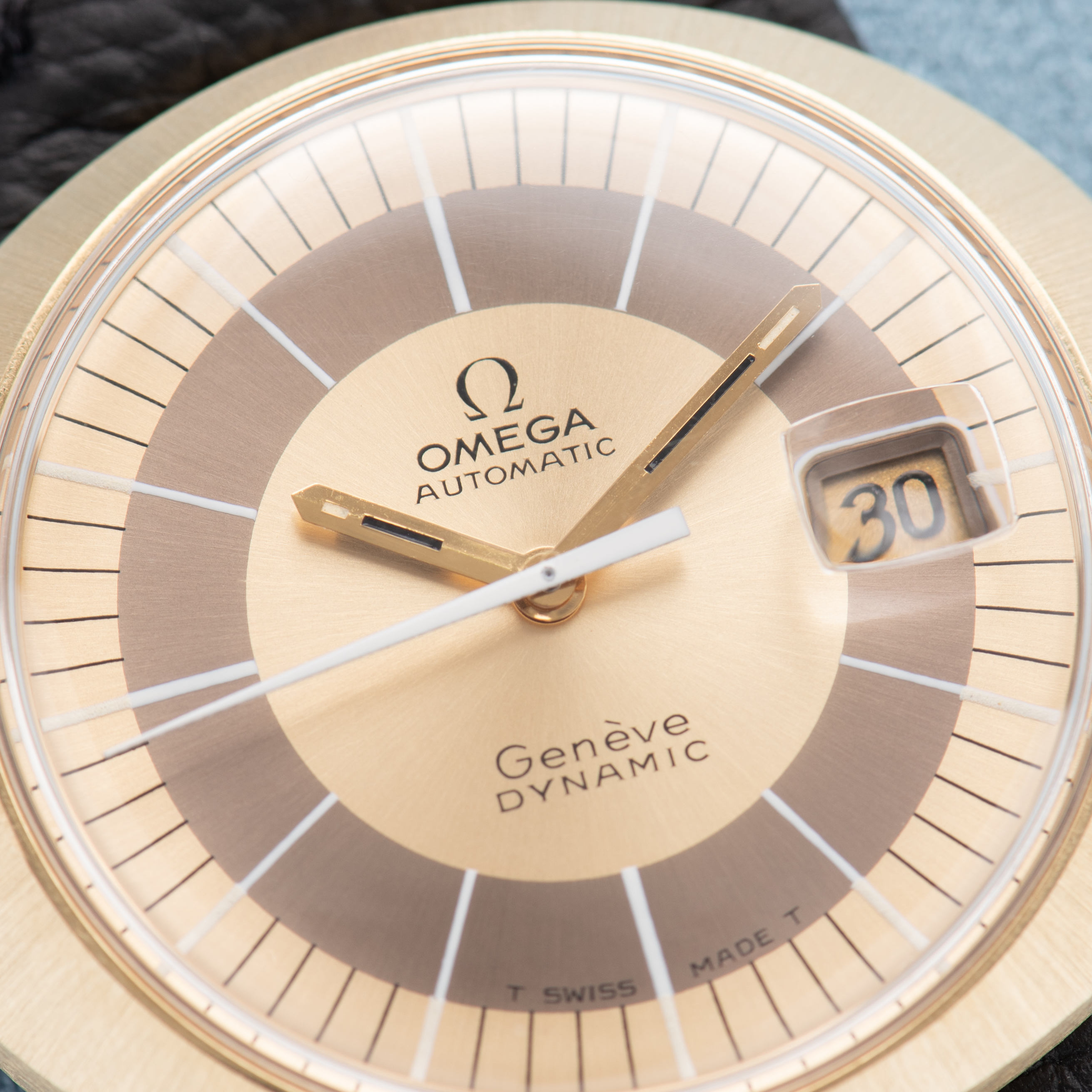 Zicht op Omega Genève Dynamic Automatic Day-Date Gold Capped from 1969 Réf 166.039 NOS