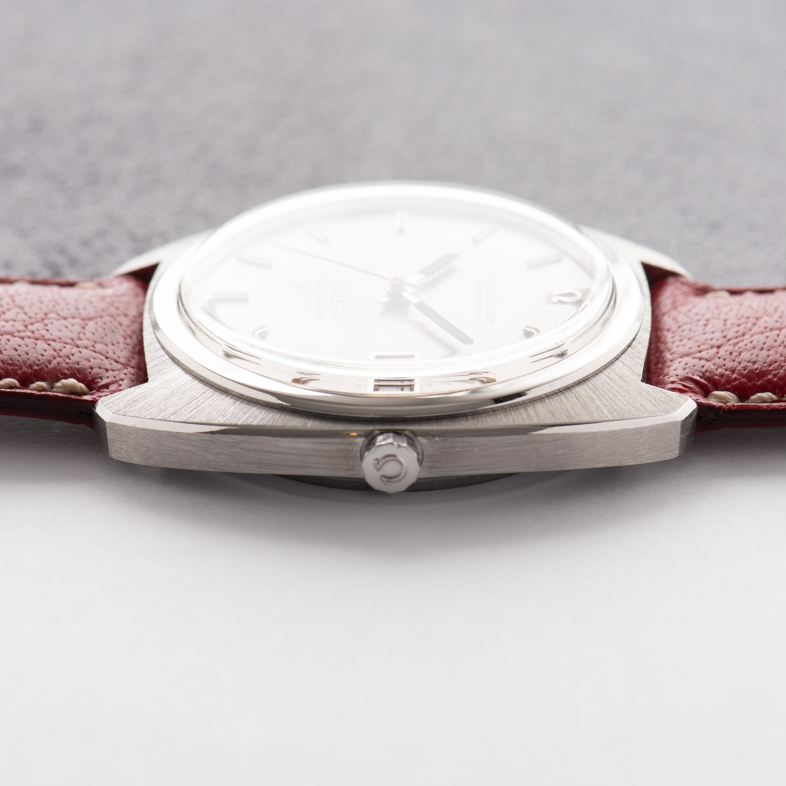 Vue de Omega Constellation Chronometer Electronic F300Hz from 1970 Ref 198.002