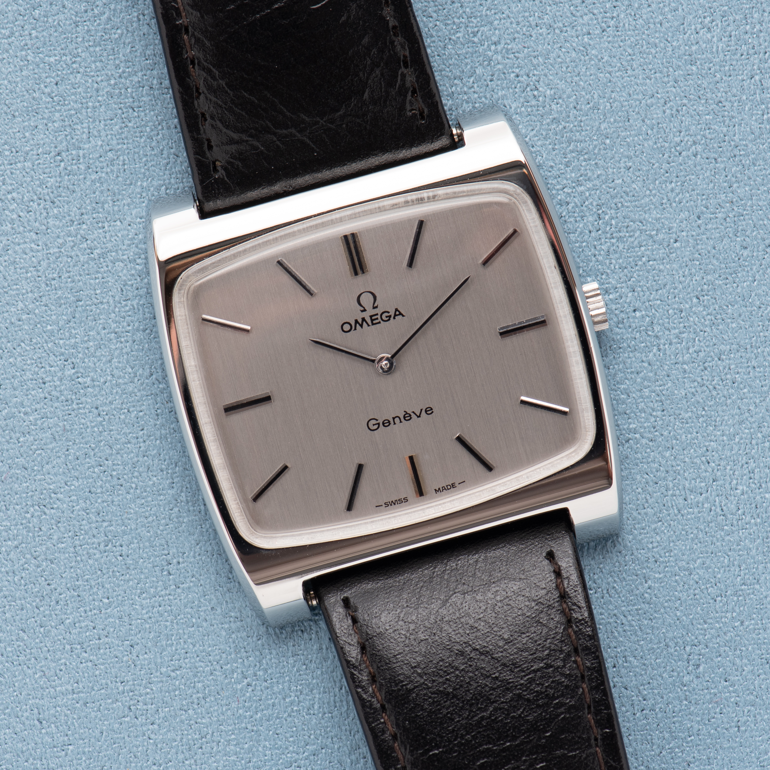 Vue de Omega Genève Oversize Silver Dial New Old Stock Réf 111.0109 from 1971