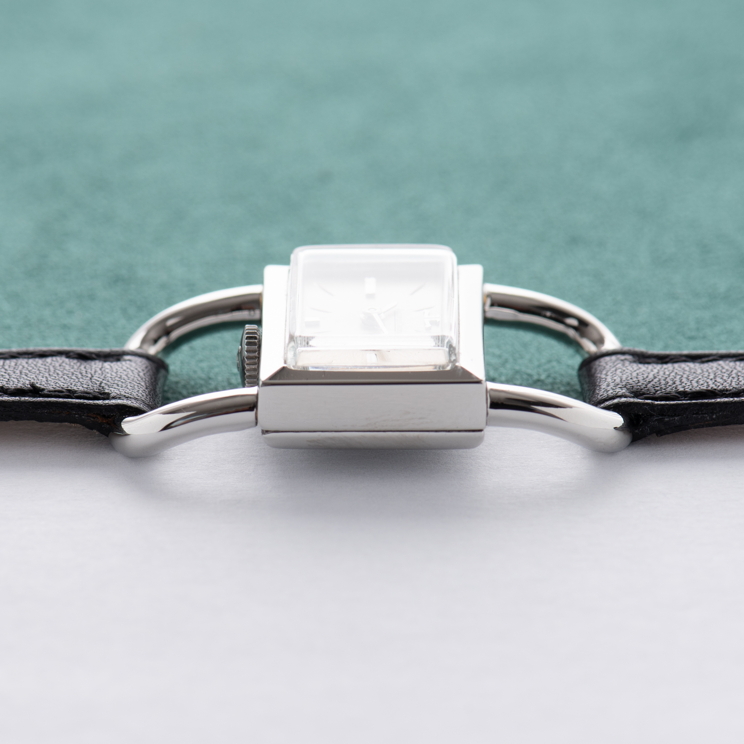 Zicht op Jaeger-LeCoultre Etrier Lucchetto voor Hermes Silver Dial Ref 1670.42
