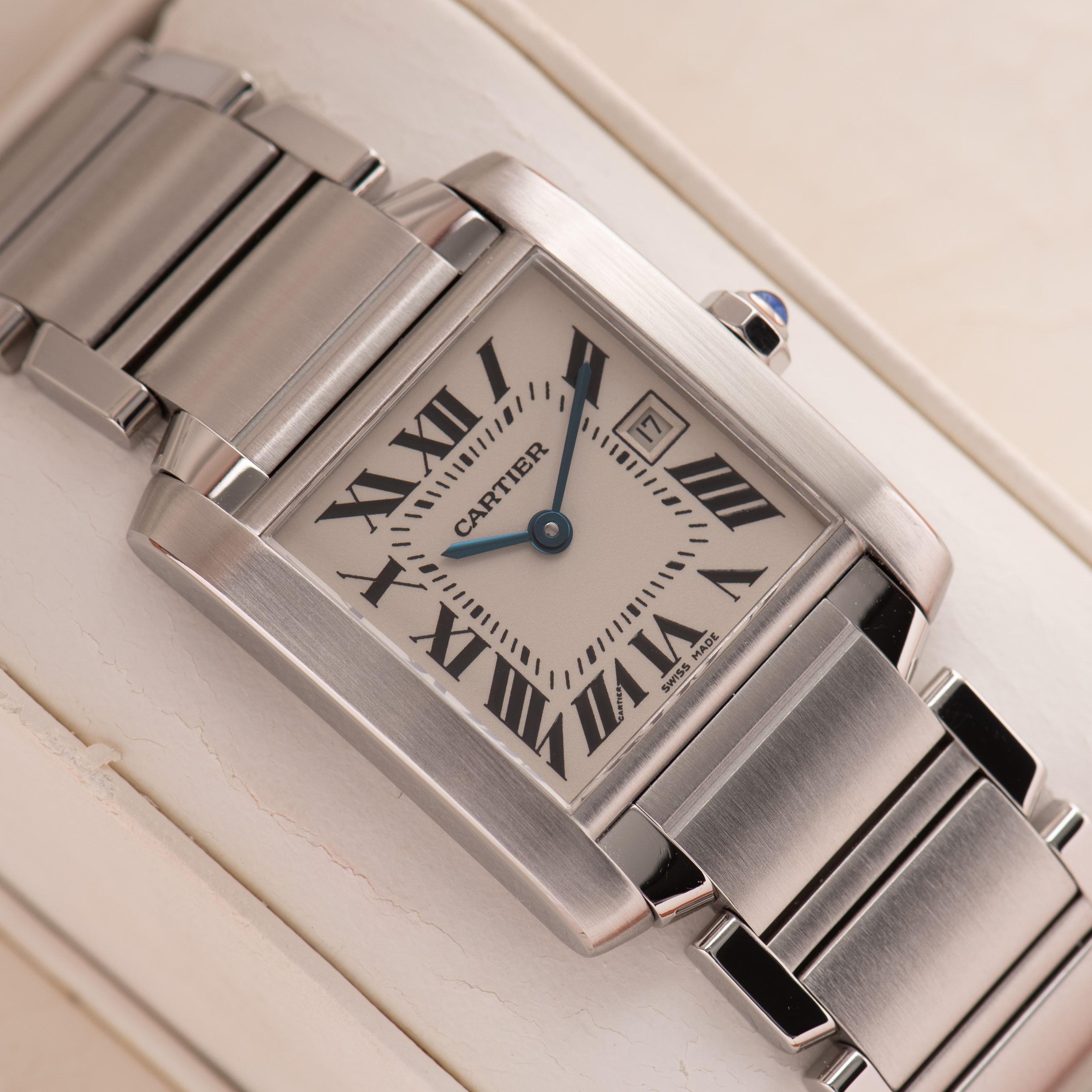 Zicht op Cartier Tank Franse Roman Dial Ref 2485 Volledige set + nieuwe reinigingsset