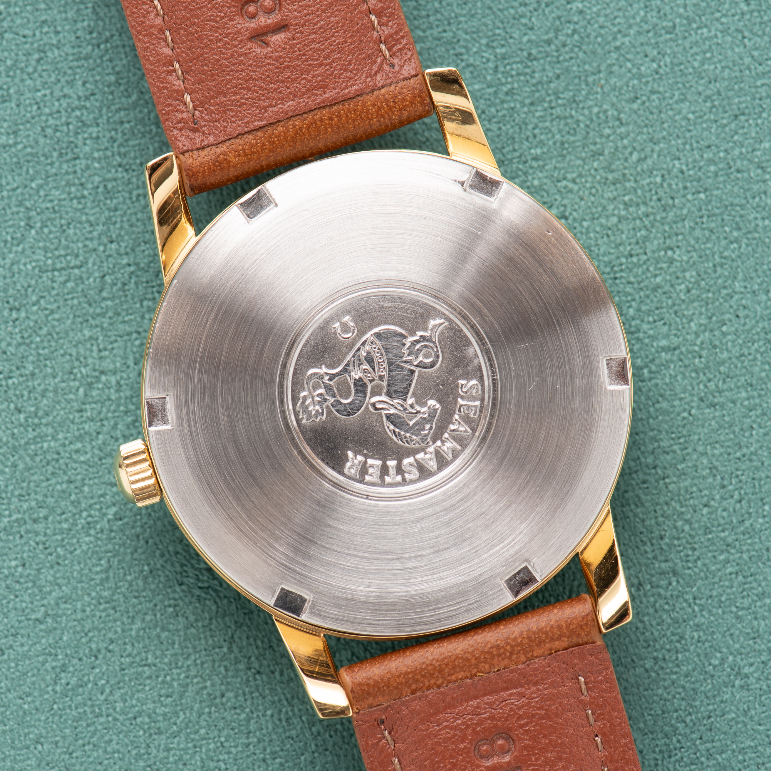 Zicht op Omega Seamaster Date GoldPlated from 1964 Ref 136.005