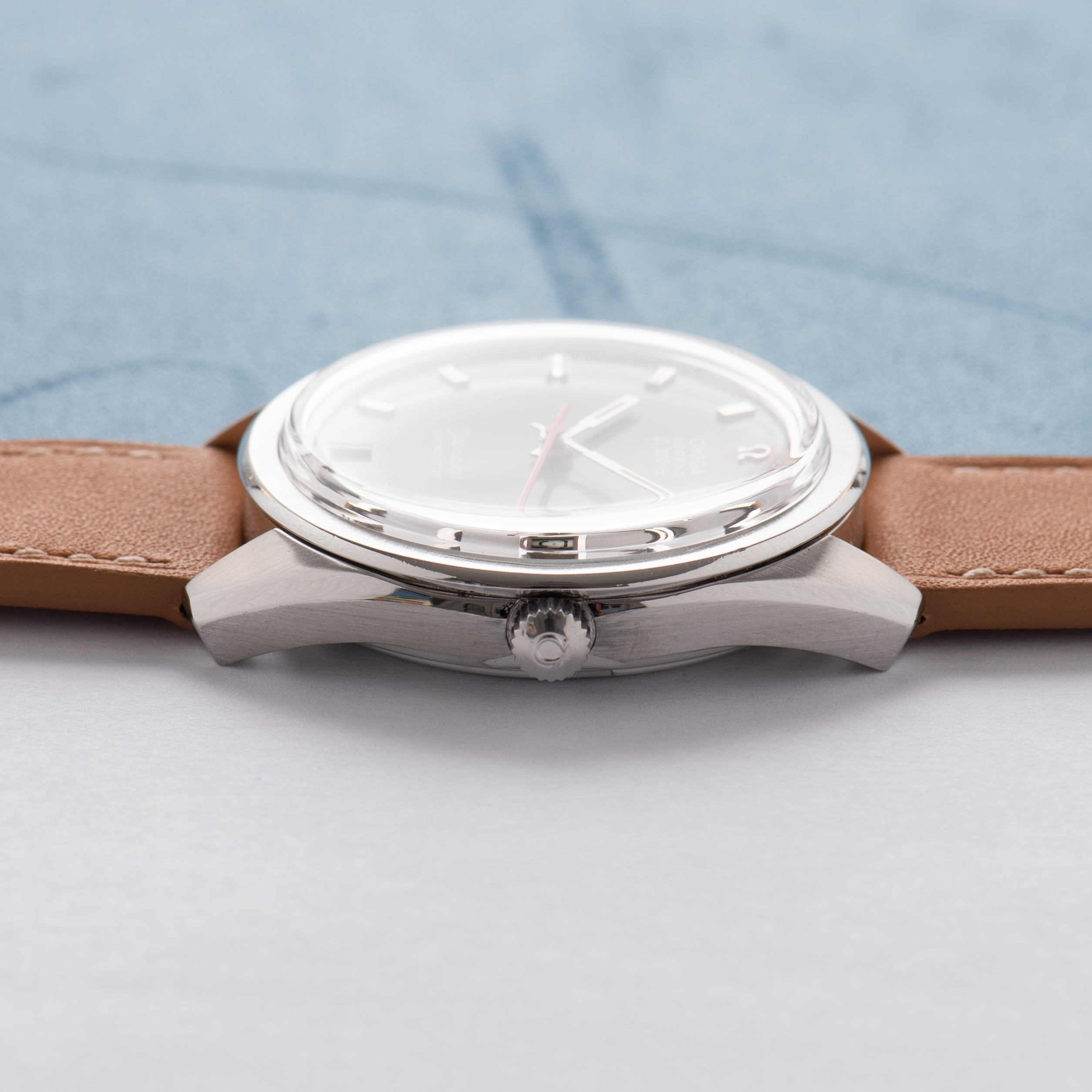 Vue de Omega Electronic Seamaster Chronometer F300 Grey Dial from 1973 Réf 198.001
