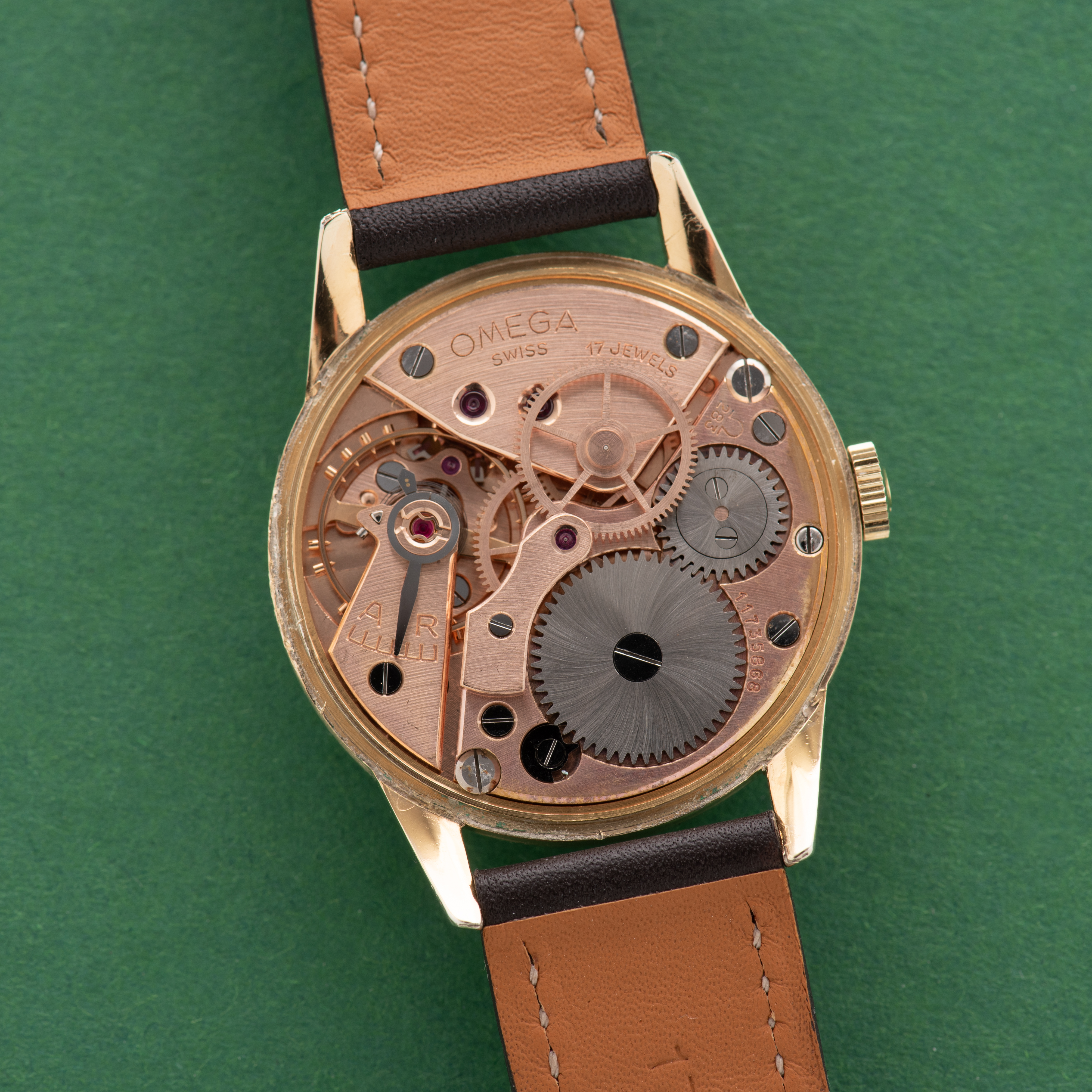 Vue de Omega mécanique cal 283 réf 2513-2 from 1947