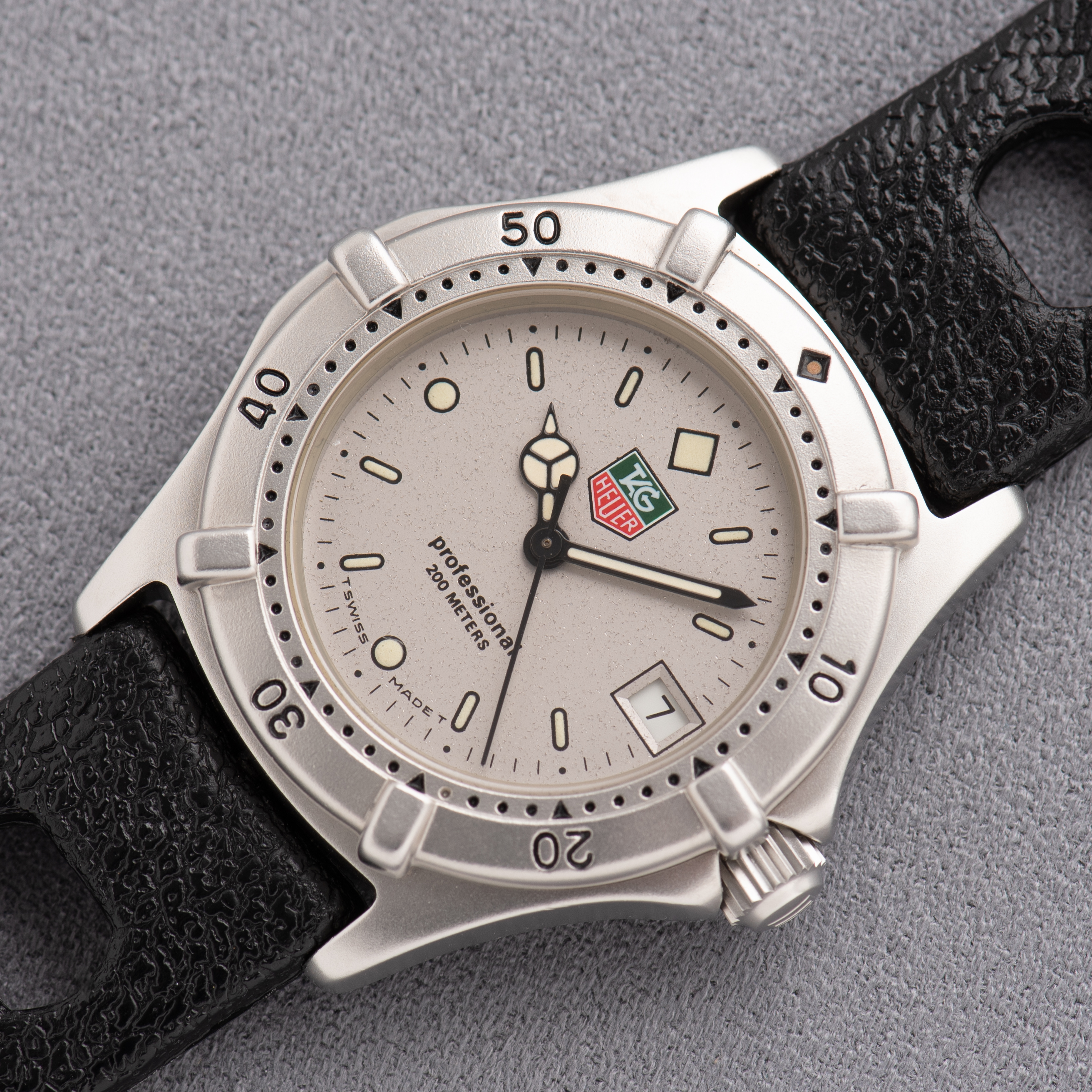 Vue de TAG Heuer Professional 200 meters Diver New Old Stock Réf 962.213