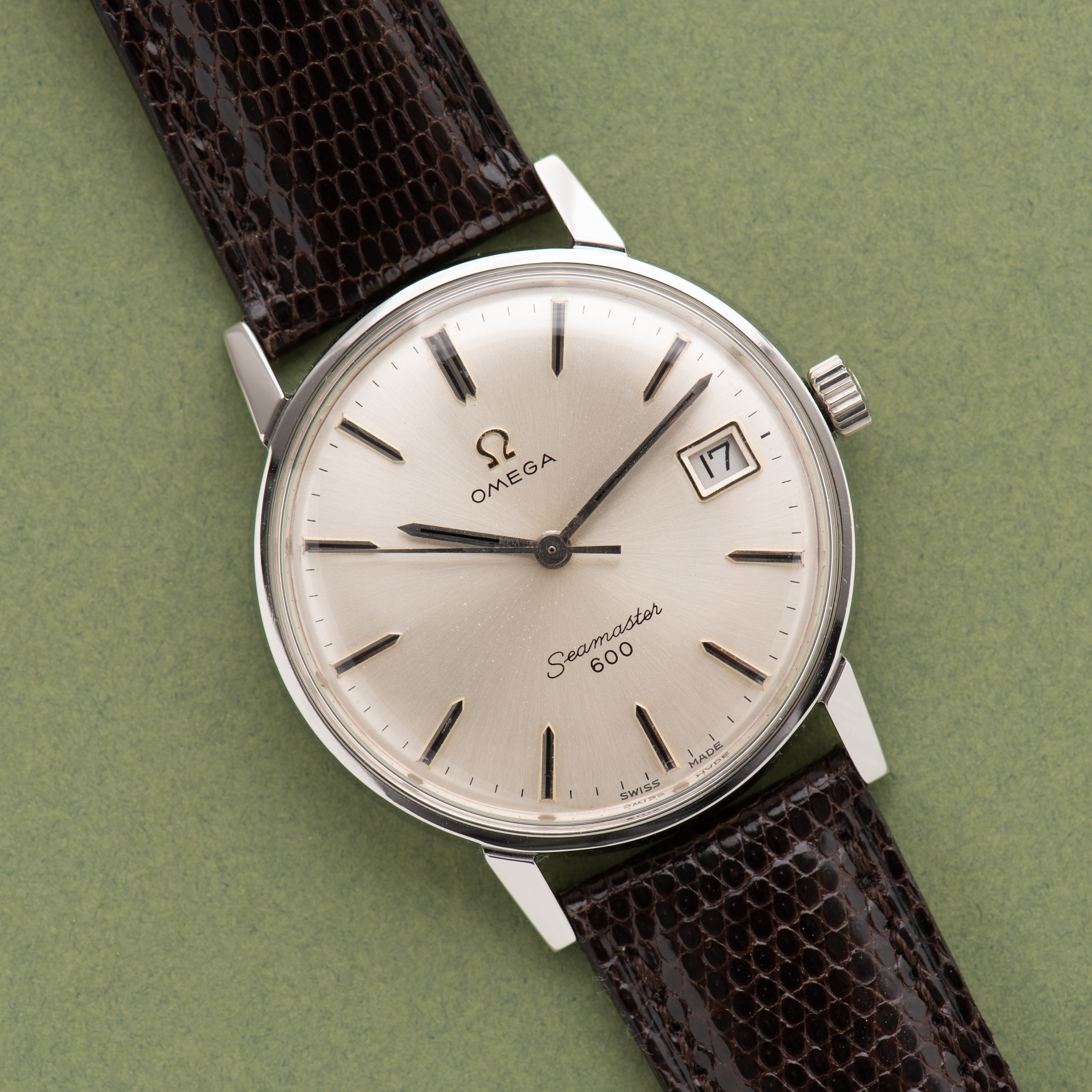 Vue de Omega Seamaster 600 date from 1966 réf 136.011
