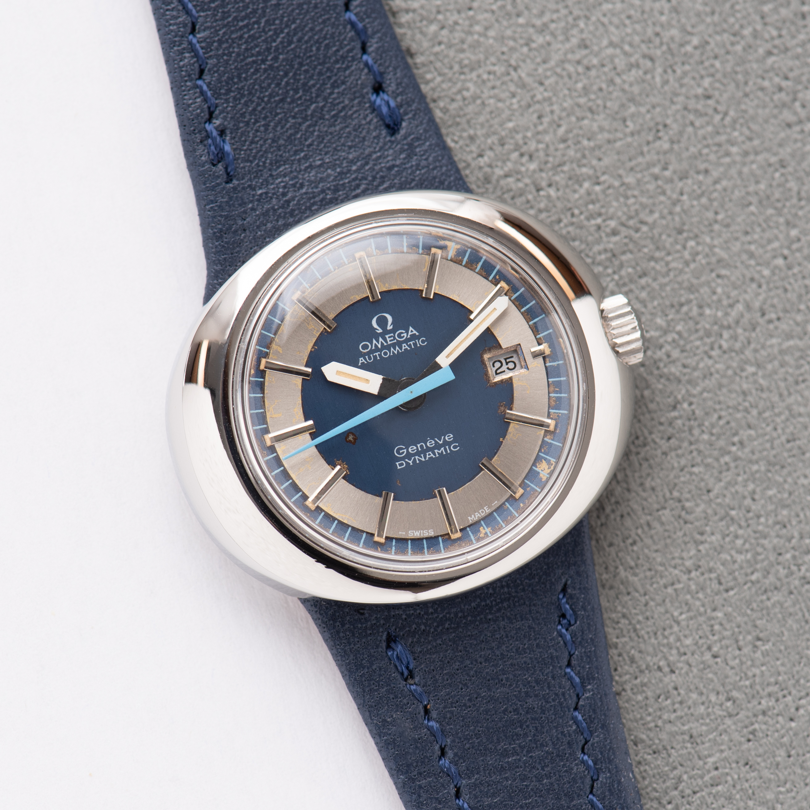 View of Omega Automatic Genève Dynamic Woman Date Grey/blue Dial Réf 566.015 from 1971