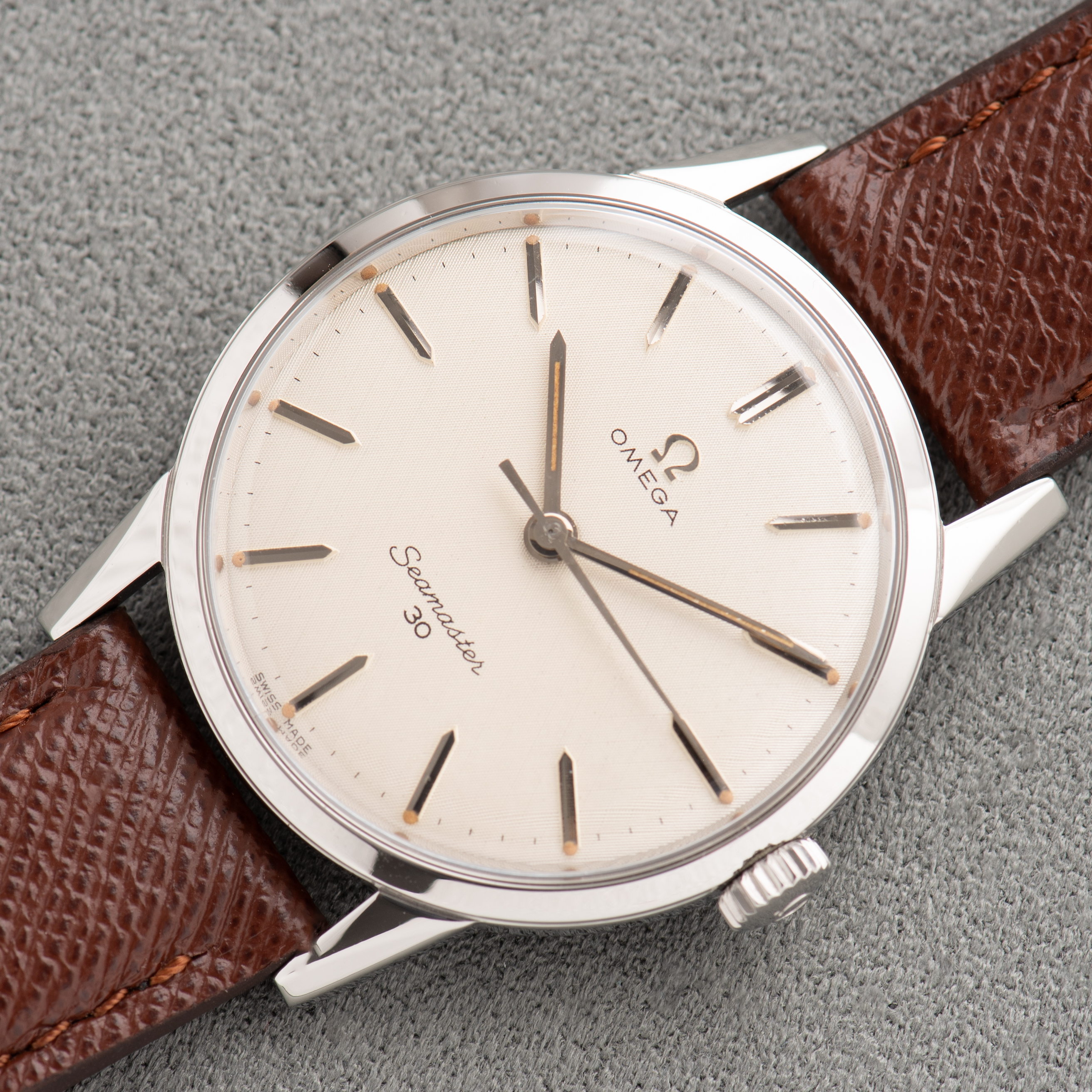 Zicht op Omega Seamaster 30 "Linnen Dial" uit 1962 Ref 135.0003-62-SC