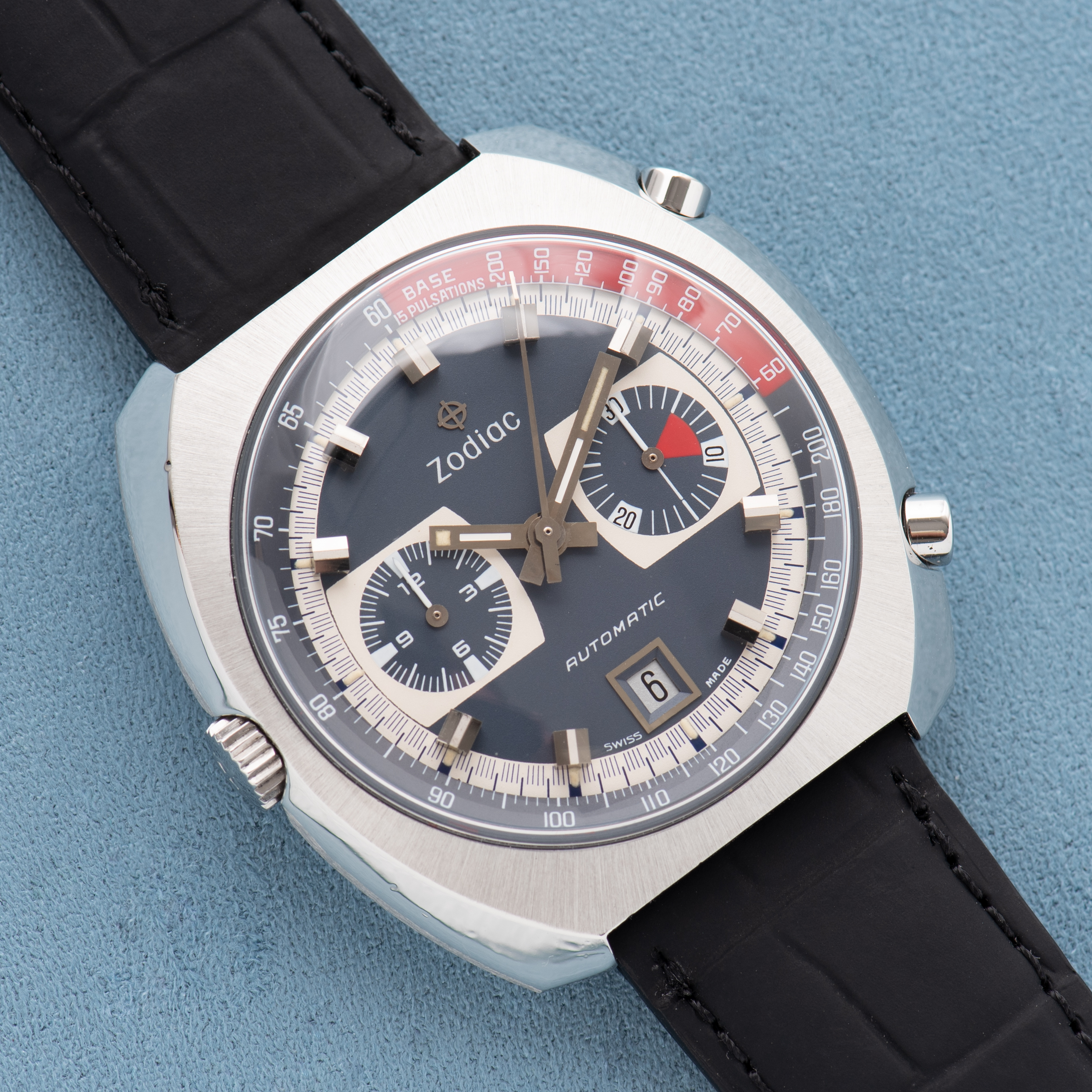 Zicht op Zodiac Chronograph Automatic Blue Dial Cal 12 (11) vanaf 1970
