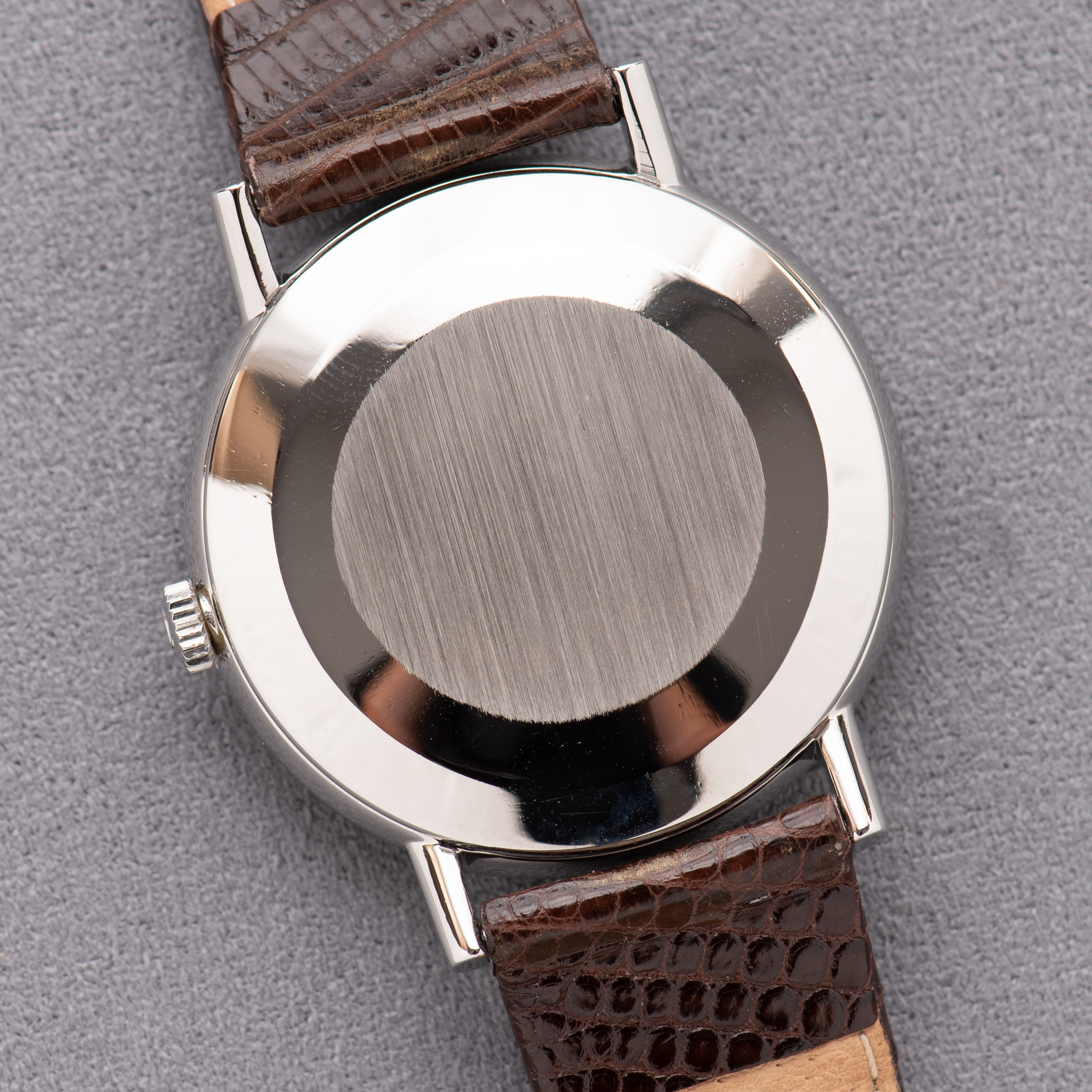 Vue de Omega Automatic Date Dress Watch – Réf. 162.009 – 1964