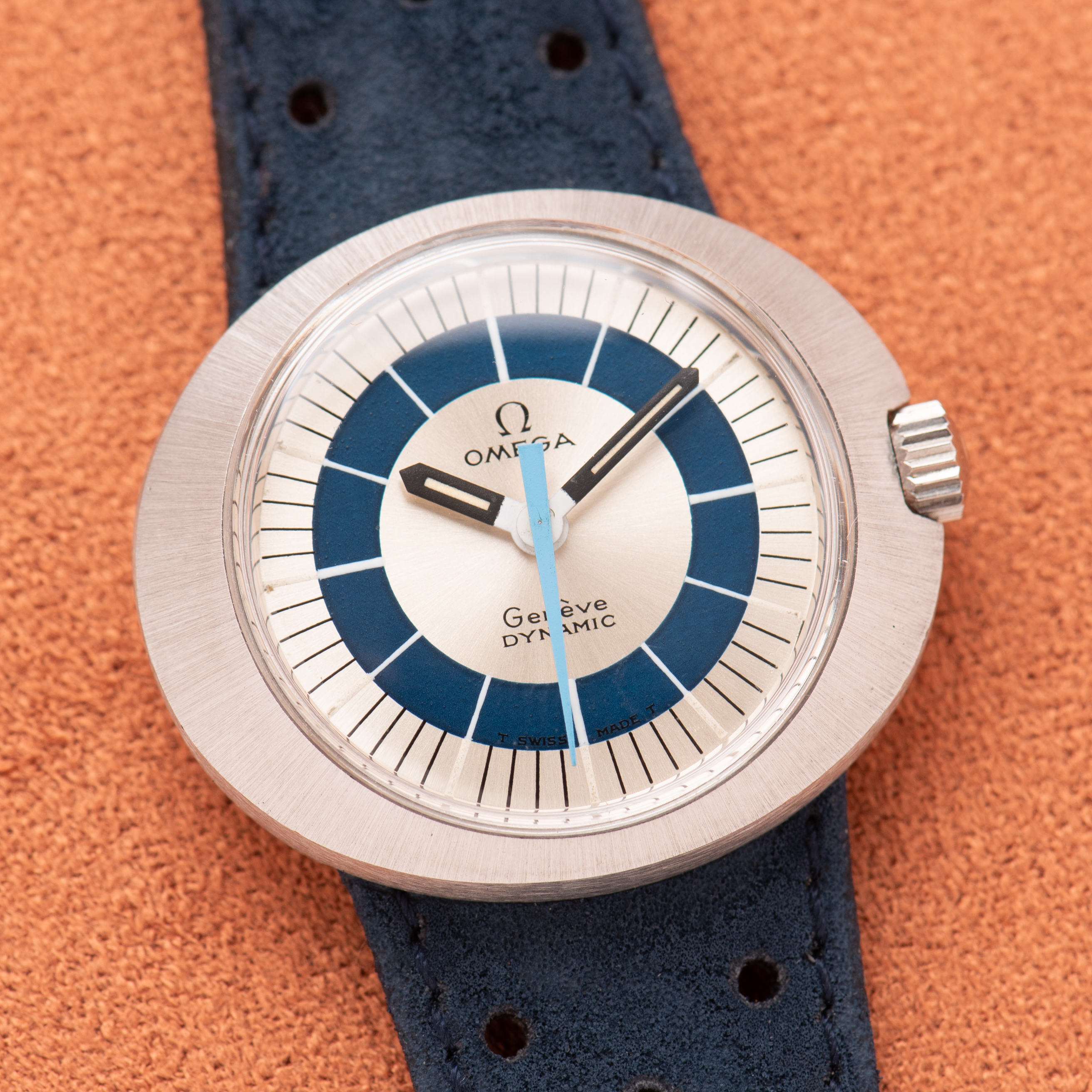 Vue de Omega Genève Dynamic Woman Mécanique Date Blue dial Réf 566.015 from 1968