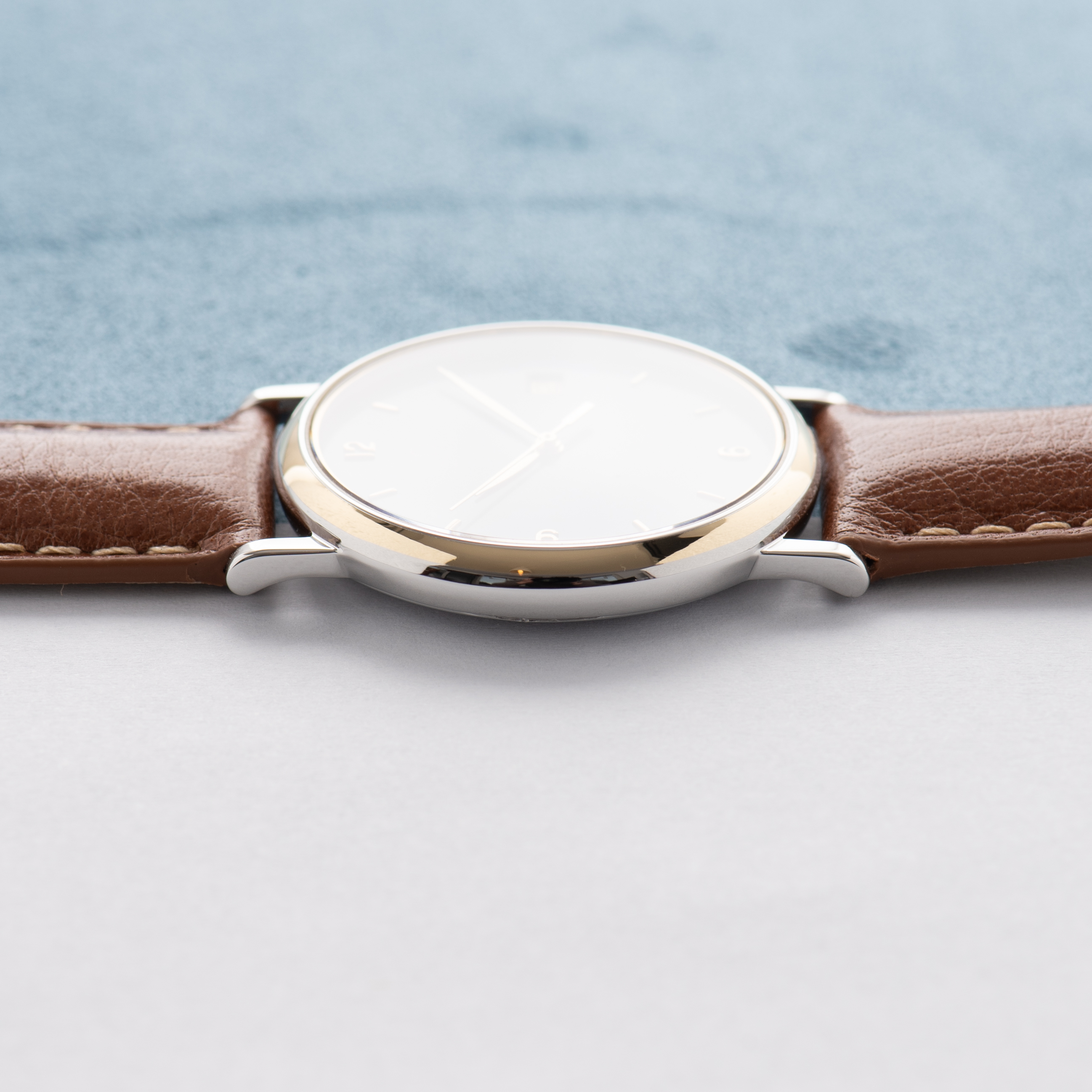Zicht op Omega De Ville Quartz Gold Steel Blue Dial Ref 196.2430 vanaf 1990