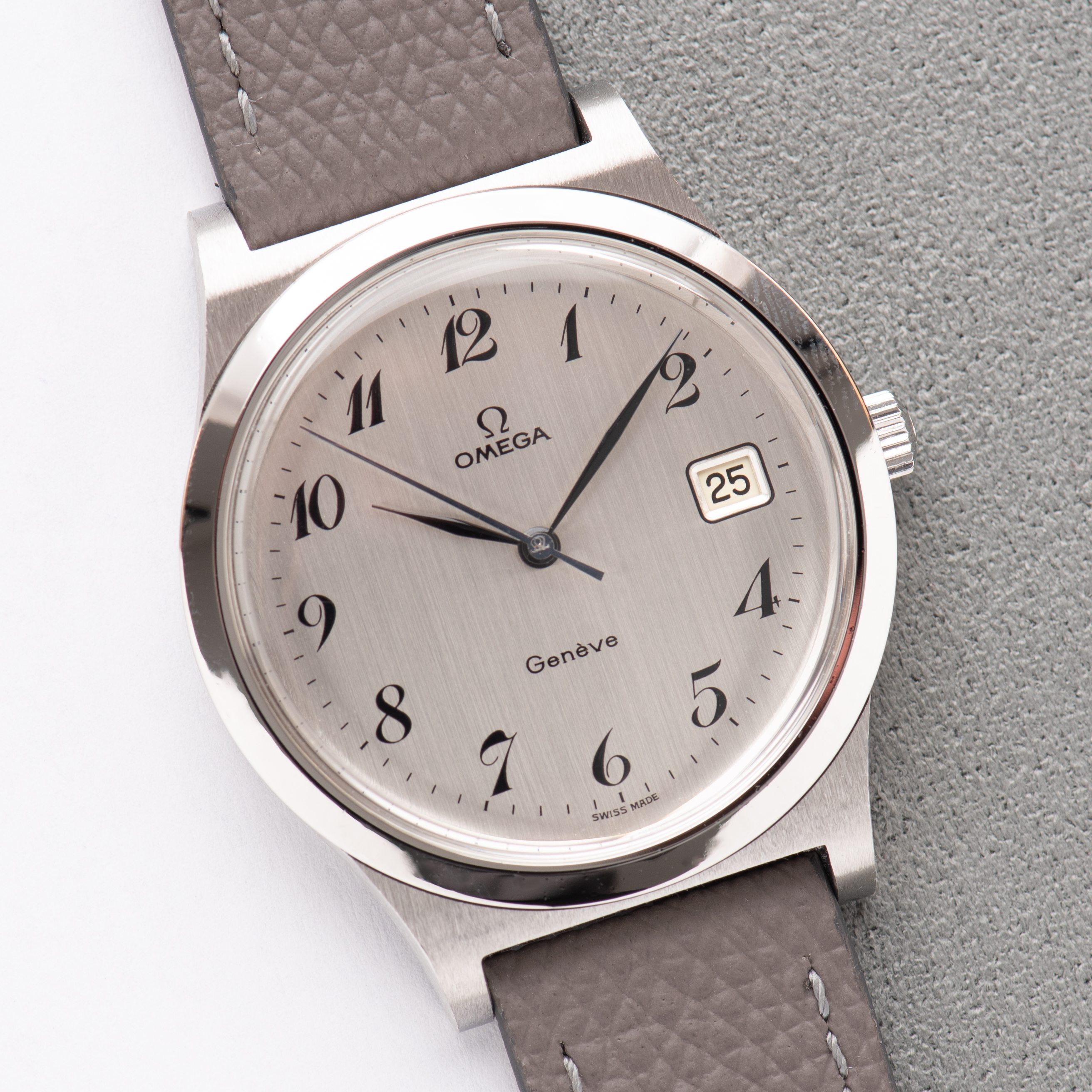 Vue de Omega Genève Mécanique Date Breguet Grey Dial Réf 136.0102 from 1975