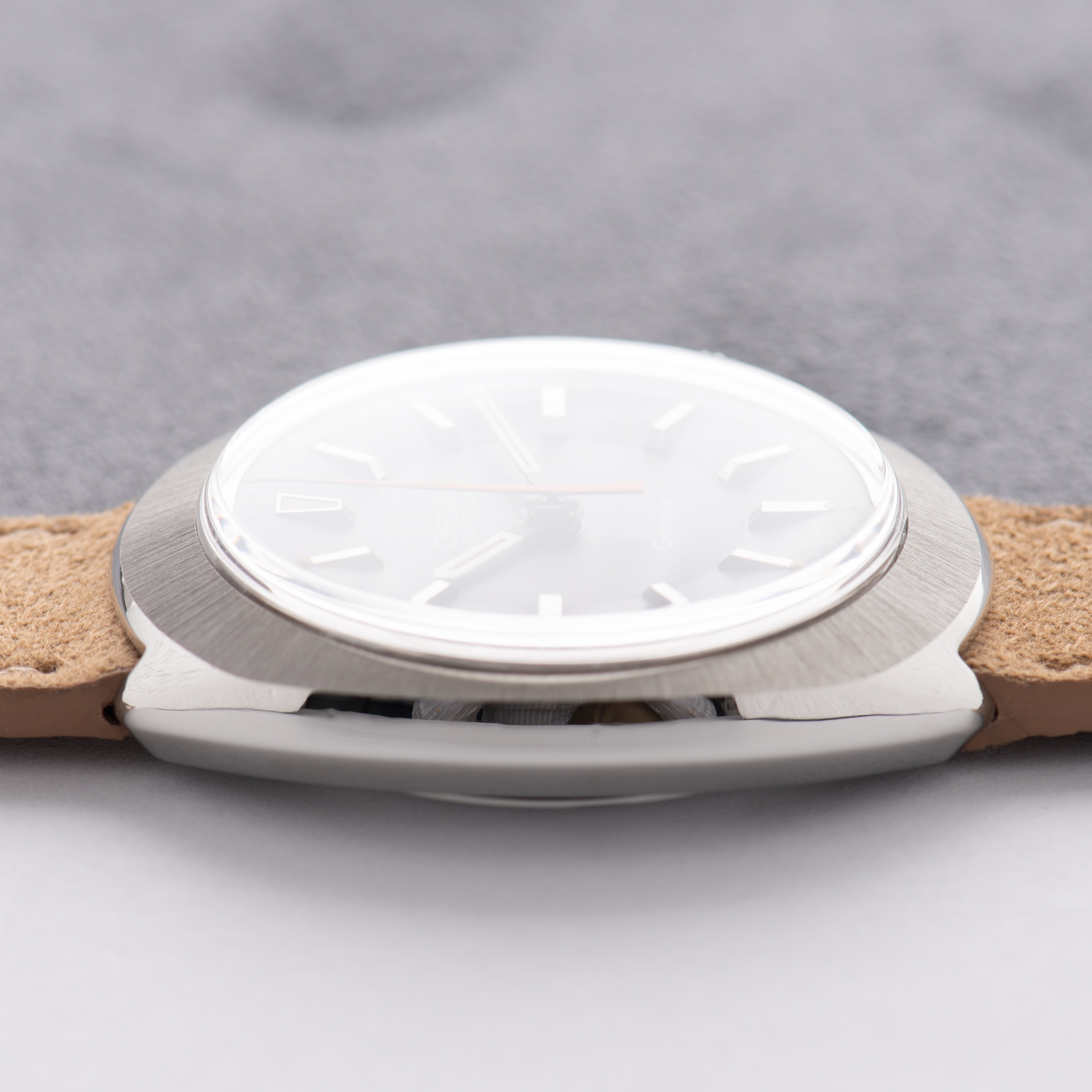 Zicht op Omega Geneva Chronostop Ref 145.010 vanaf 1968 Cal 865